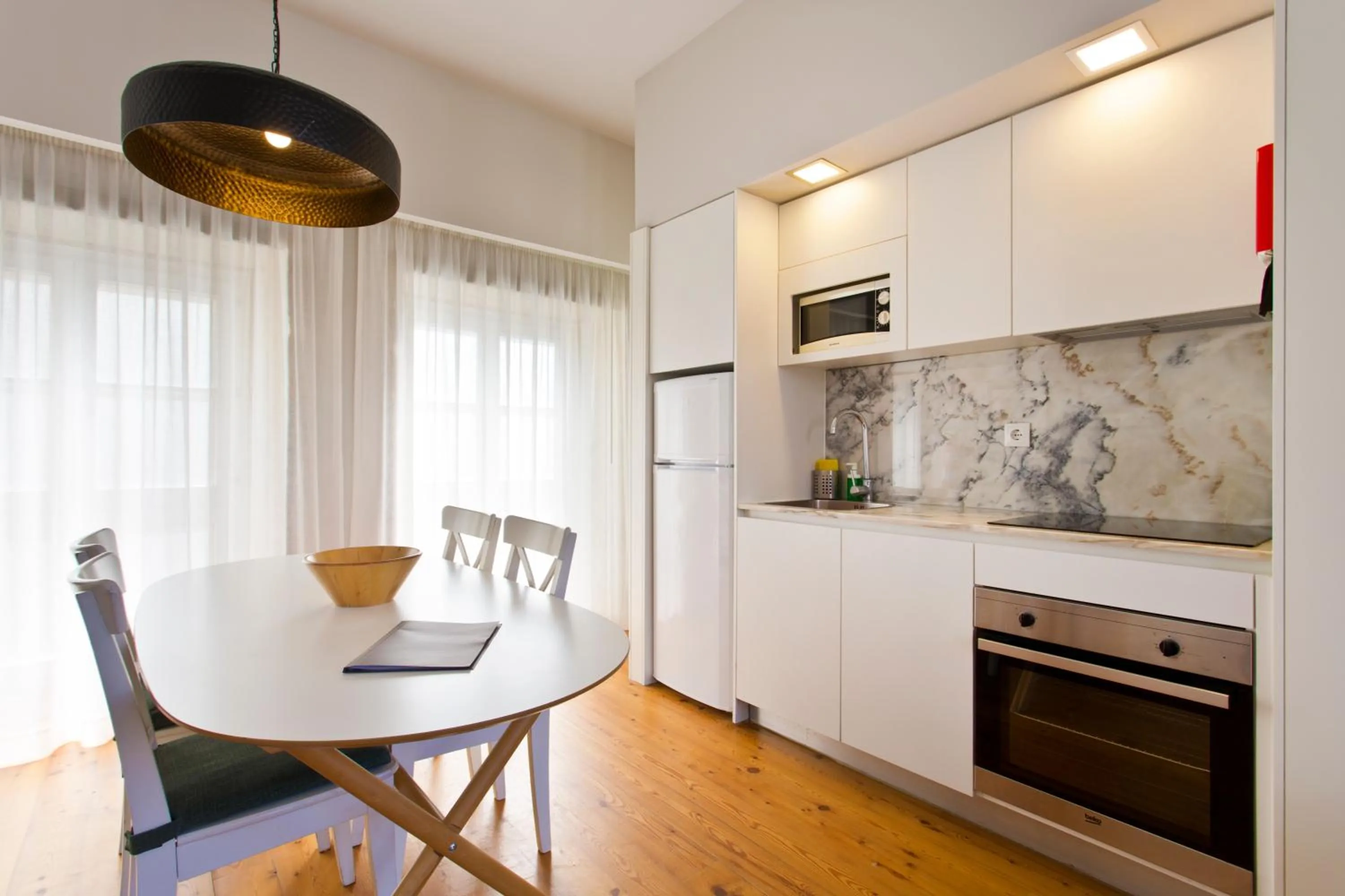 Kitchen or kitchenette in RVA - Porto Central Flats