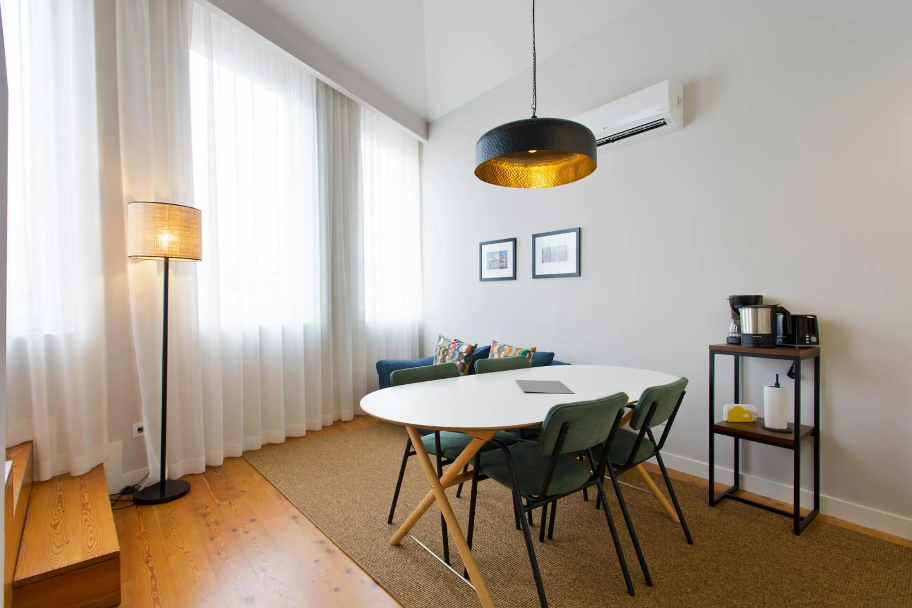 Dining area in RVA - Porto Central Flats