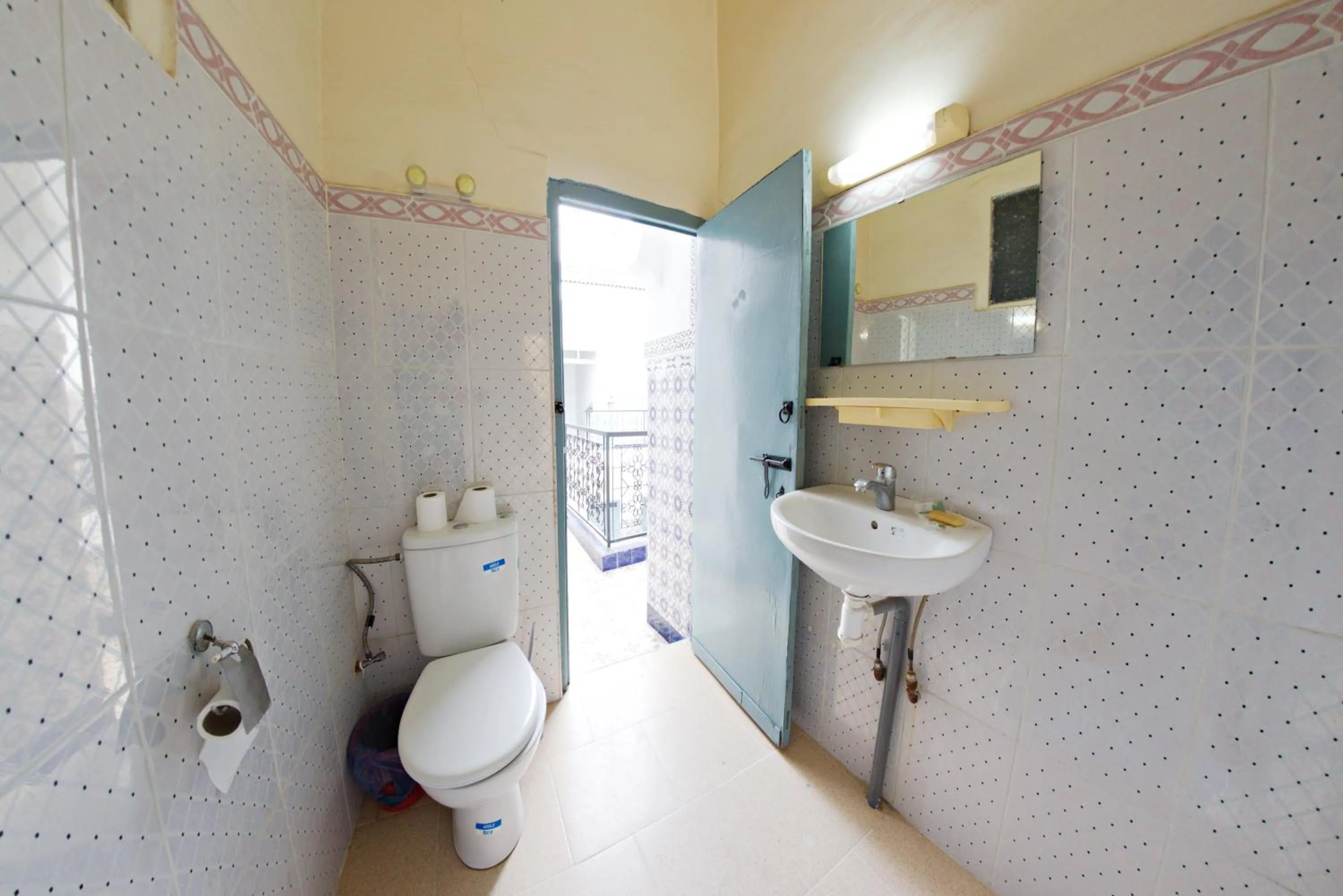 Shower in Hostel BE 20