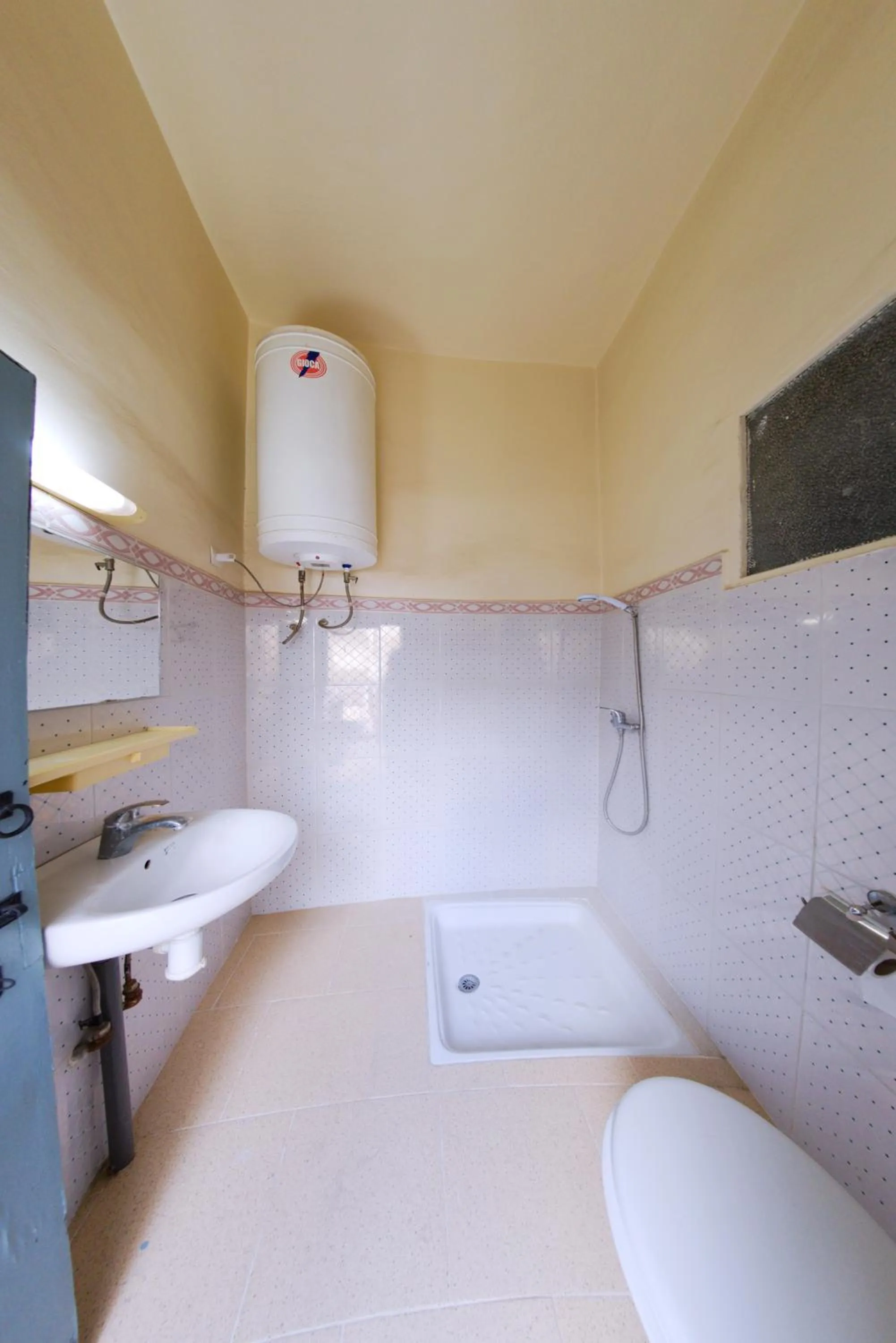 Shower in Hostel BE 20