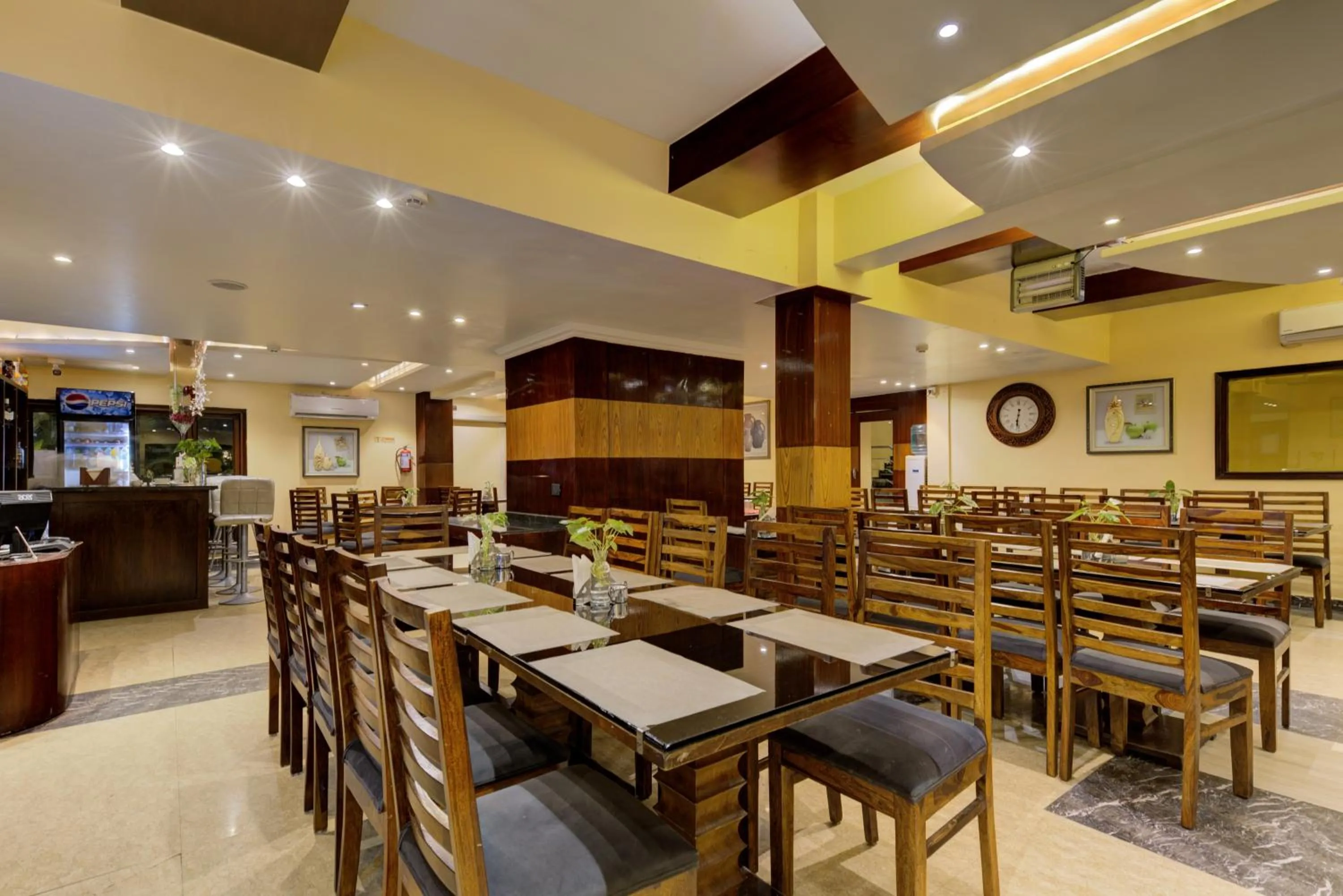 Restaurant/places to eat in De Alturas Resort