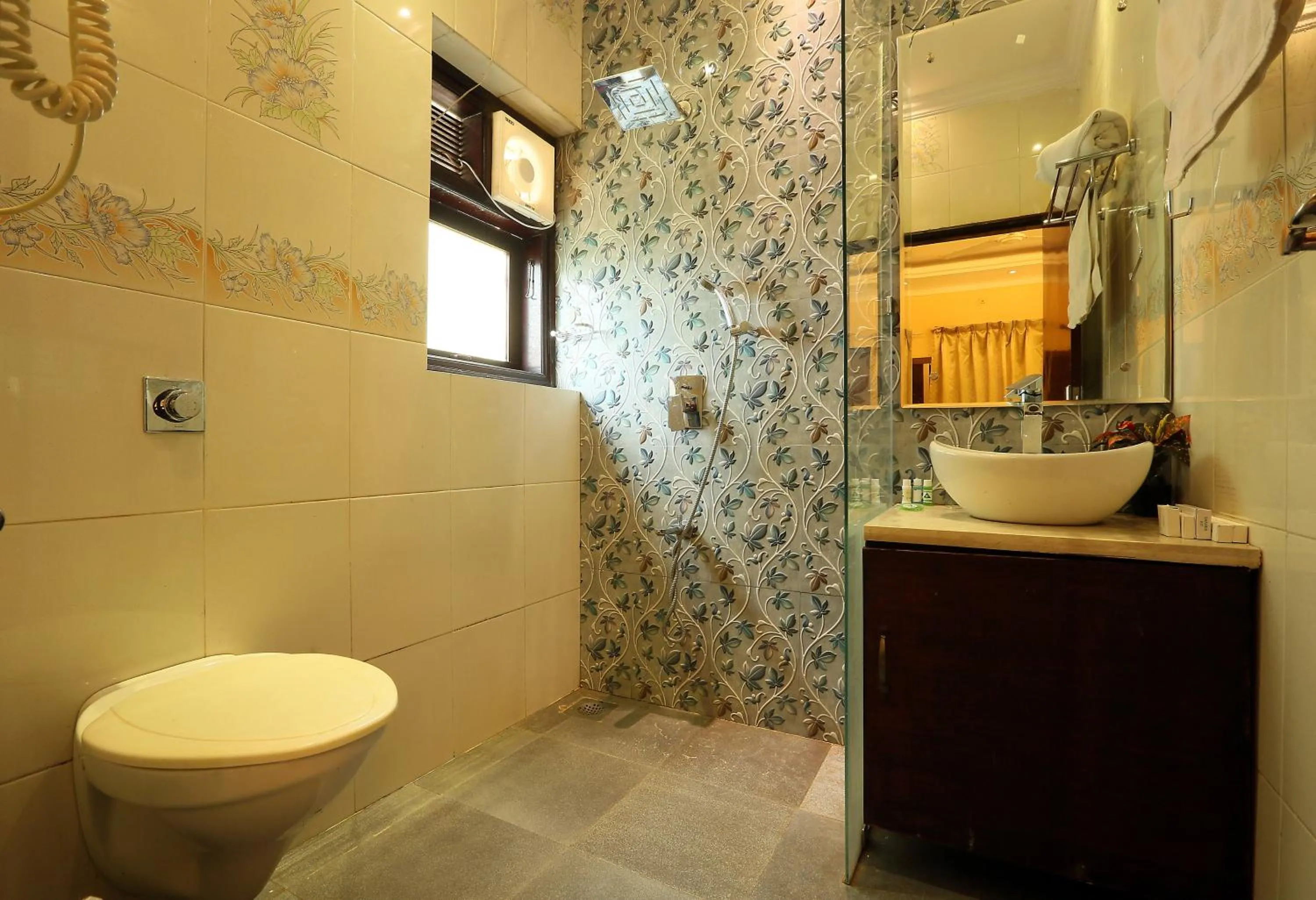 Bathroom in De Alturas Resort