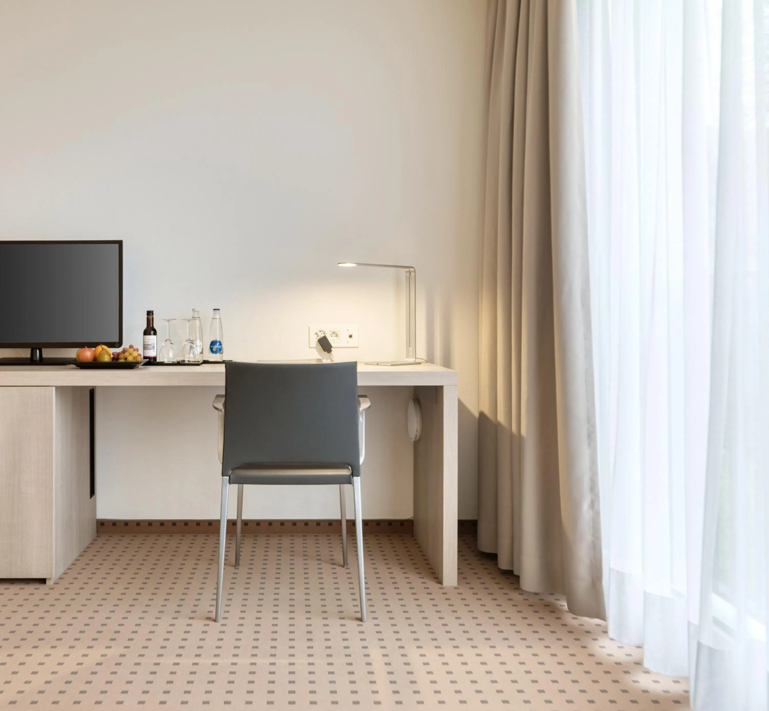 TV and multimedia in Hotel Eastside (free parking garage)