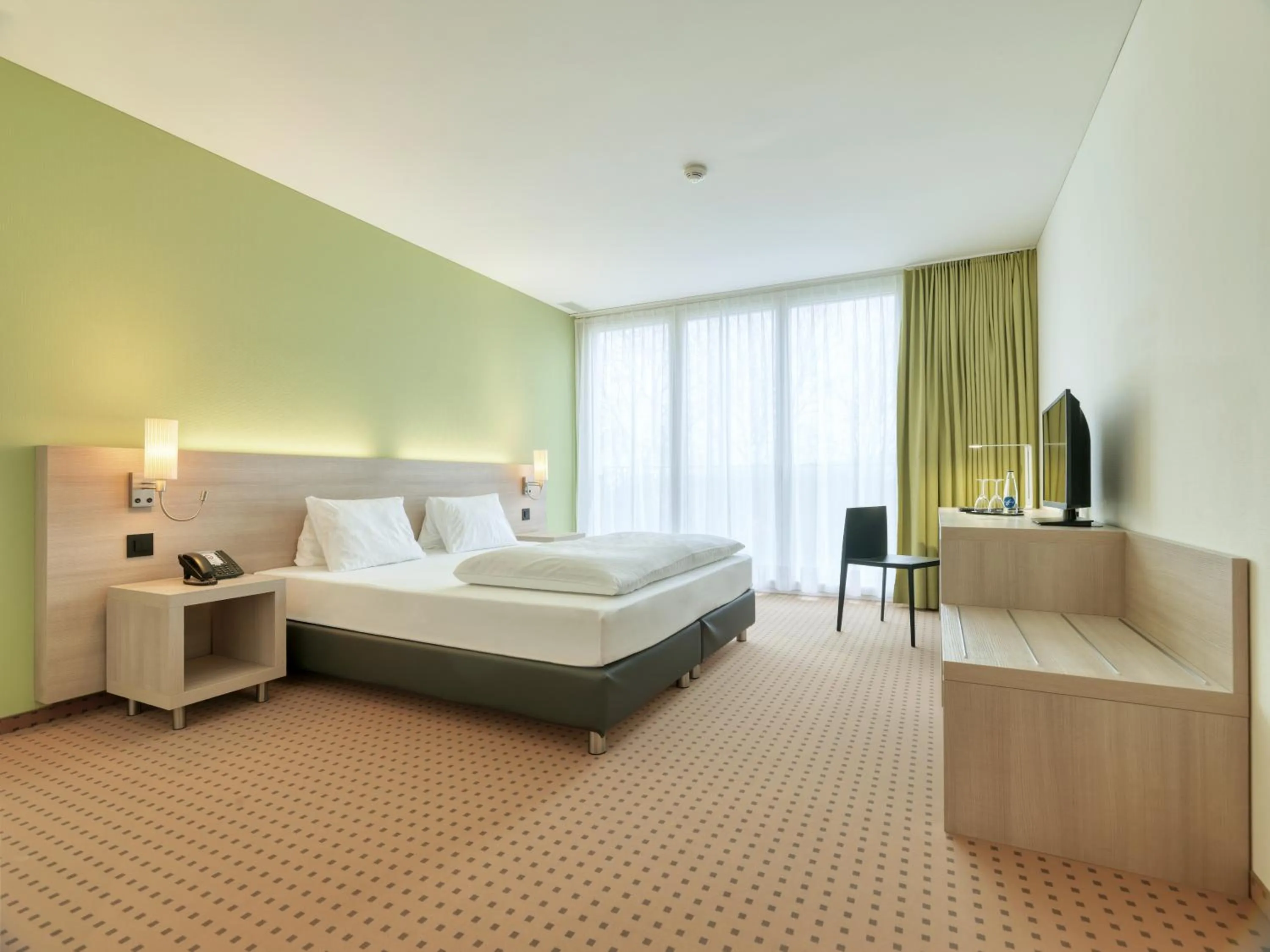 Photo of the whole room, Bed in Hotel Eastside (free parking garage)