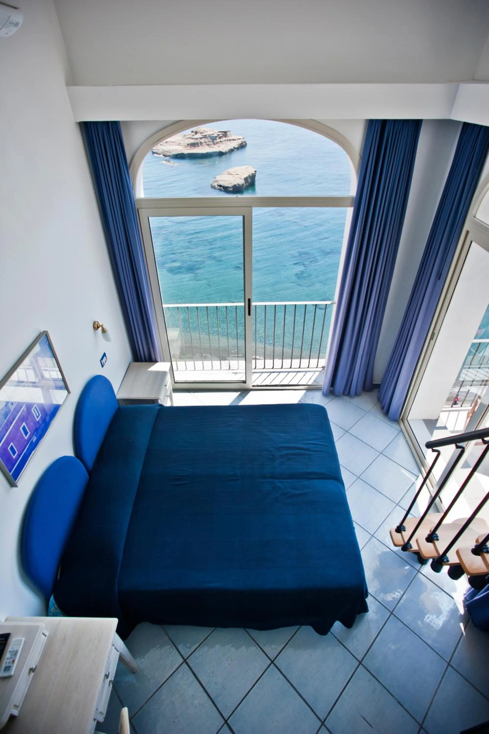 View (from property/room), Bed in Hotel Villa Iulia