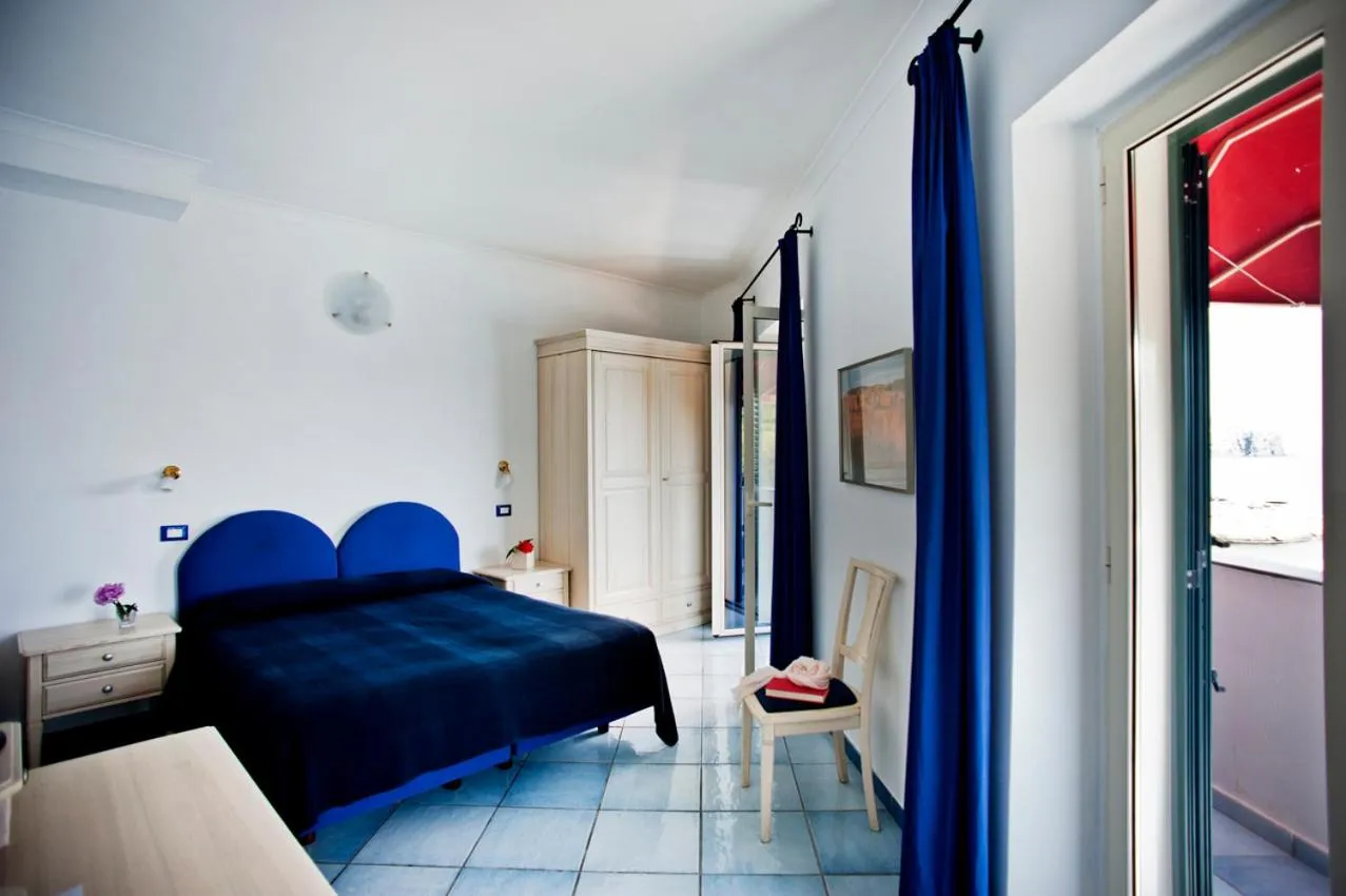 Photo of the whole room, Bed in Hotel Villa Iulia