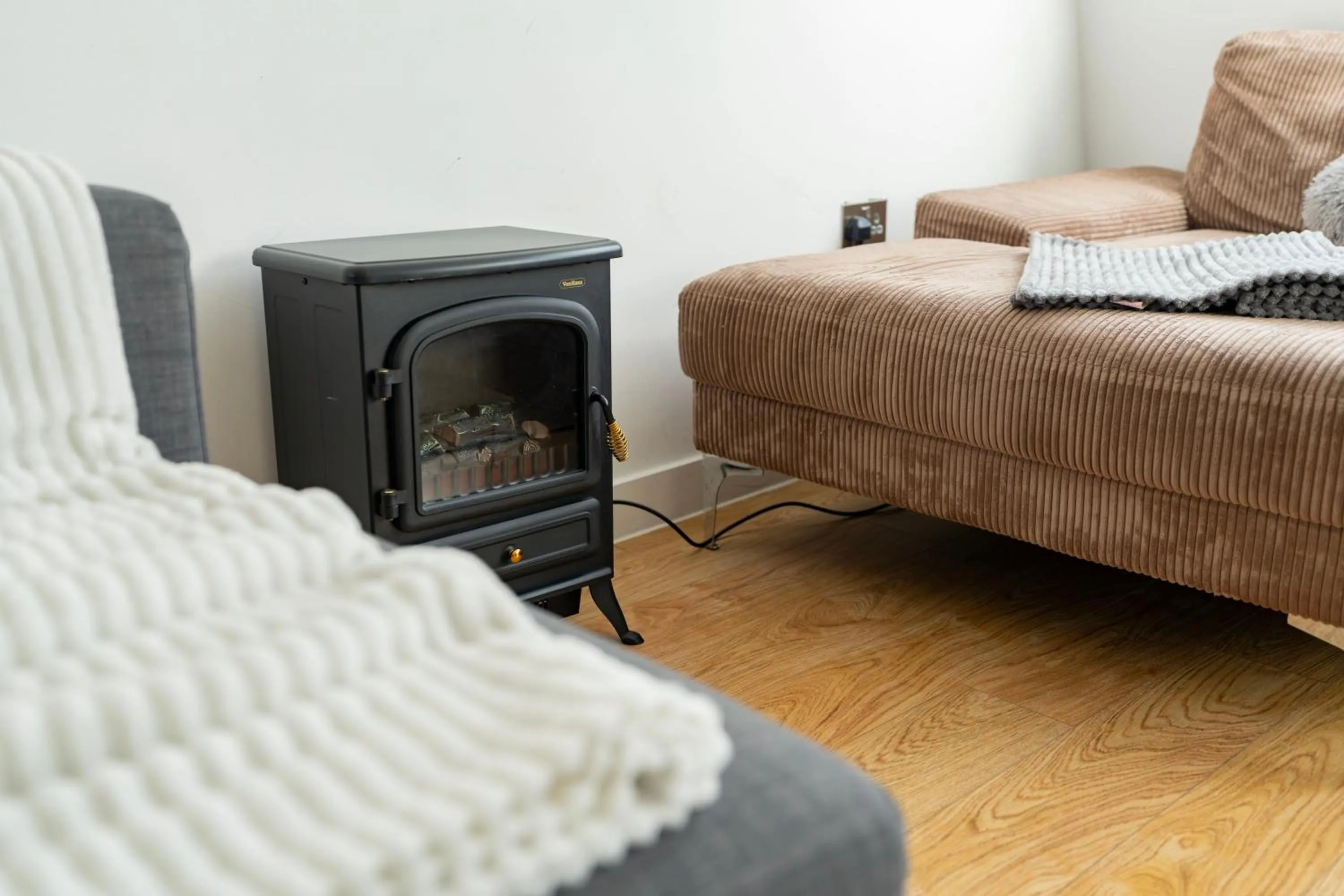 flat iron, Bed in Shoreditch Apartments by DC London Rooms