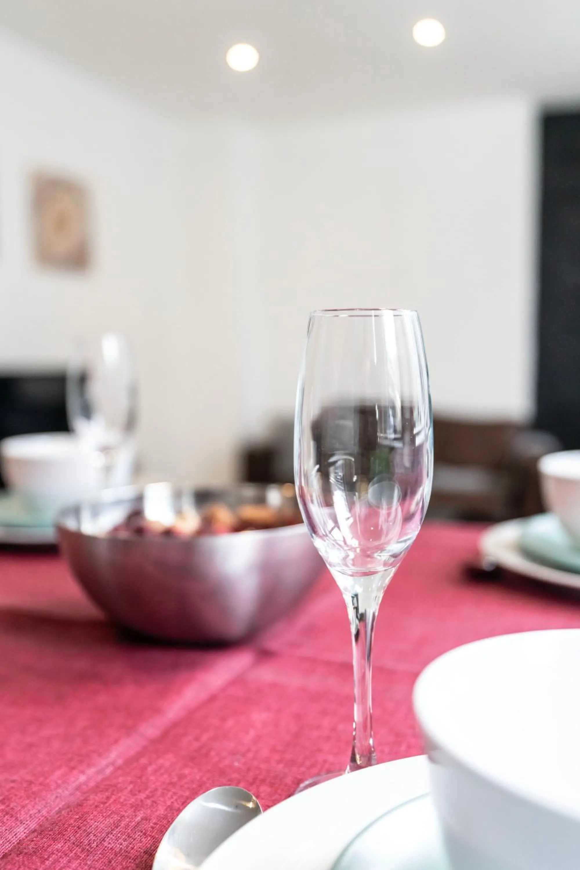 Dining area in Shoreditch Apartments by DC London Rooms