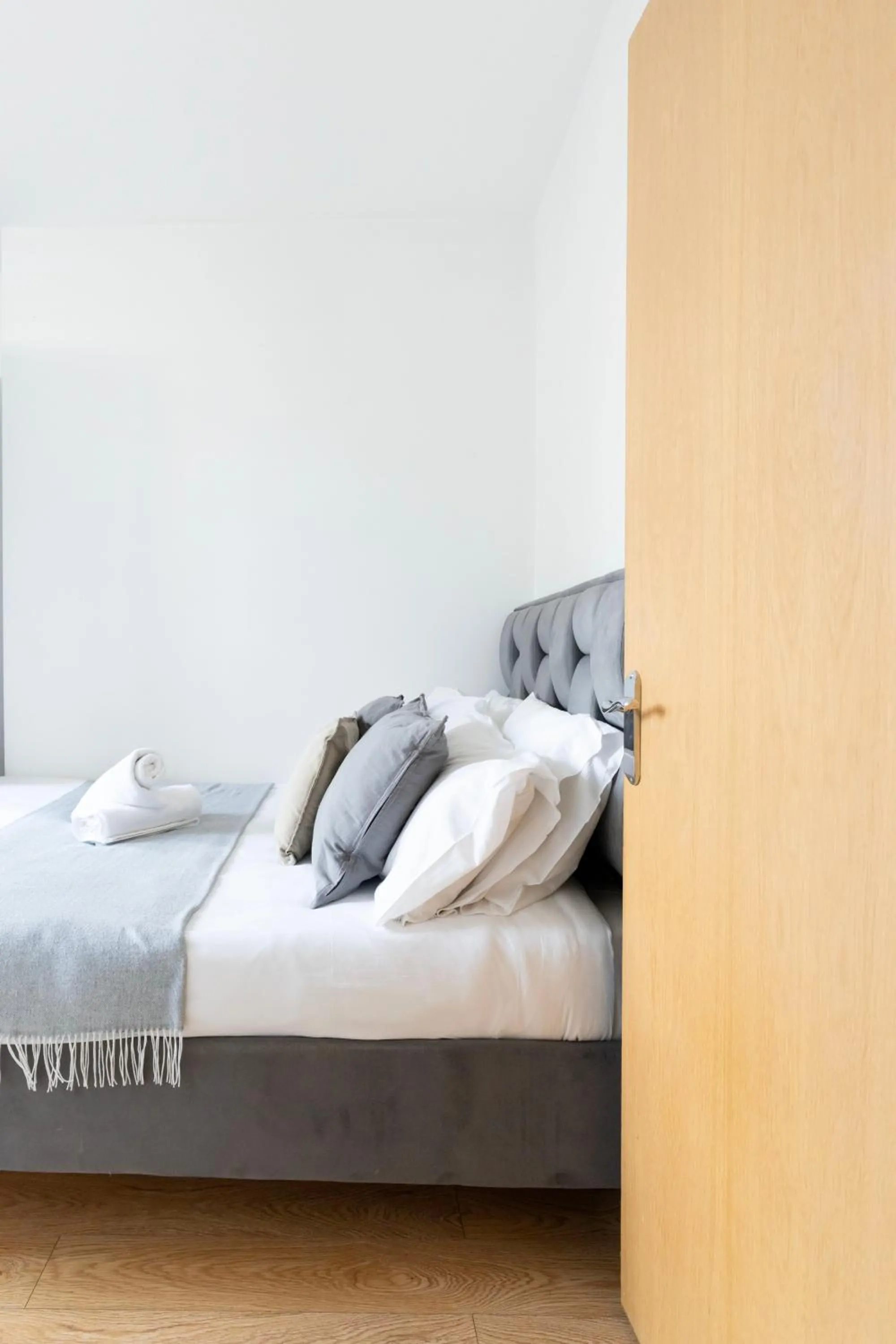 Bed in Shoreditch Apartments by DC London Rooms