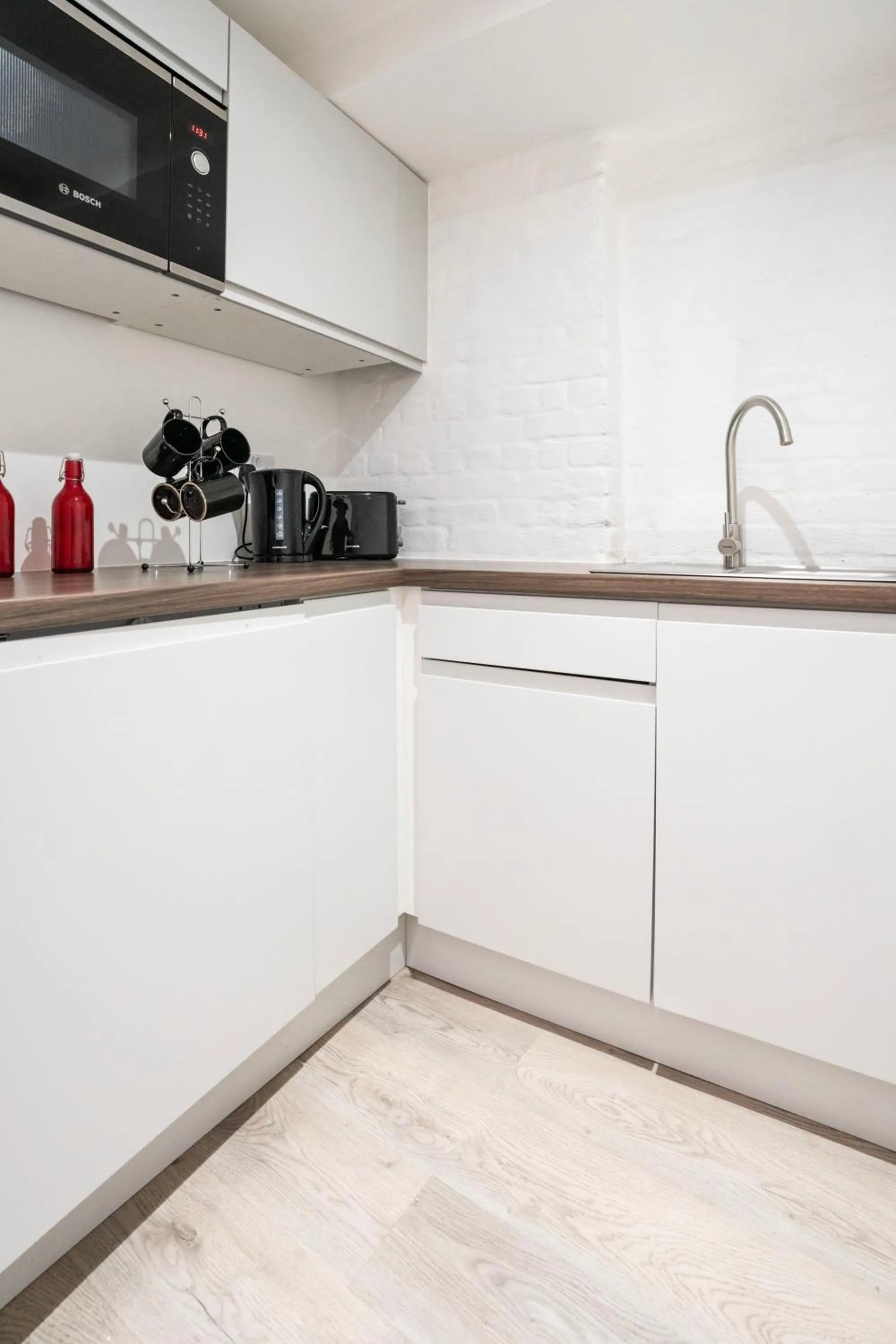 Kitchen or kitchenette in Shoreditch Apartments by DC London Rooms