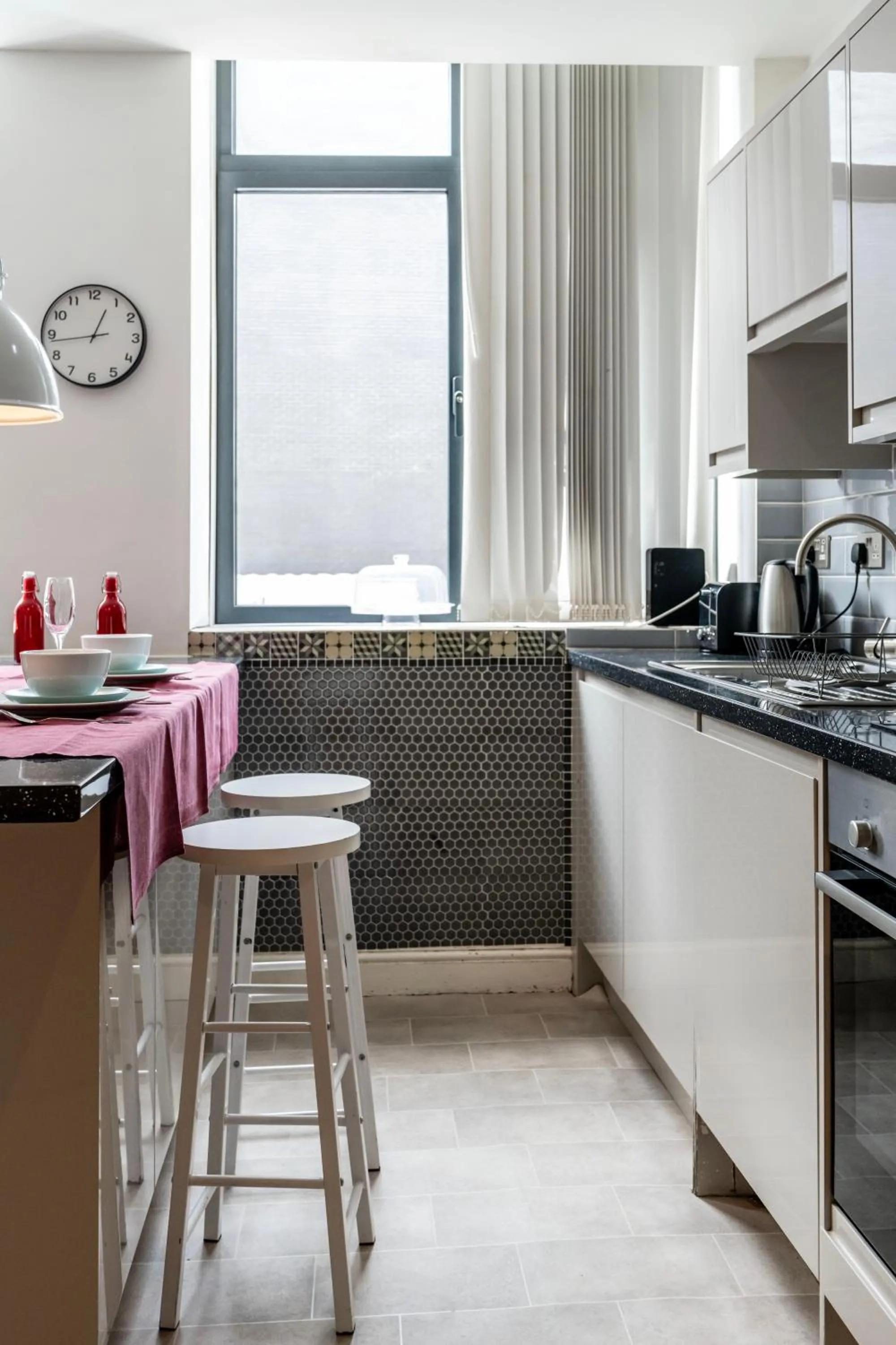 Kitchen or kitchenette in Shoreditch Apartments by DC London Rooms