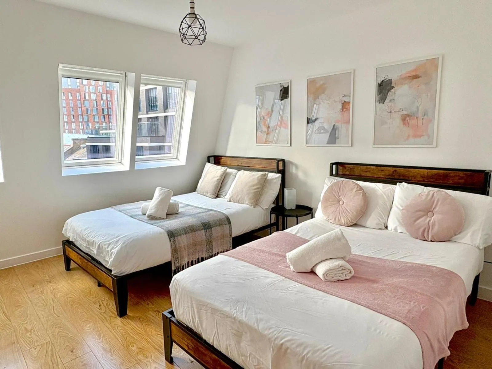 Bed in Shoreditch Apartments by PrimeCityHosts