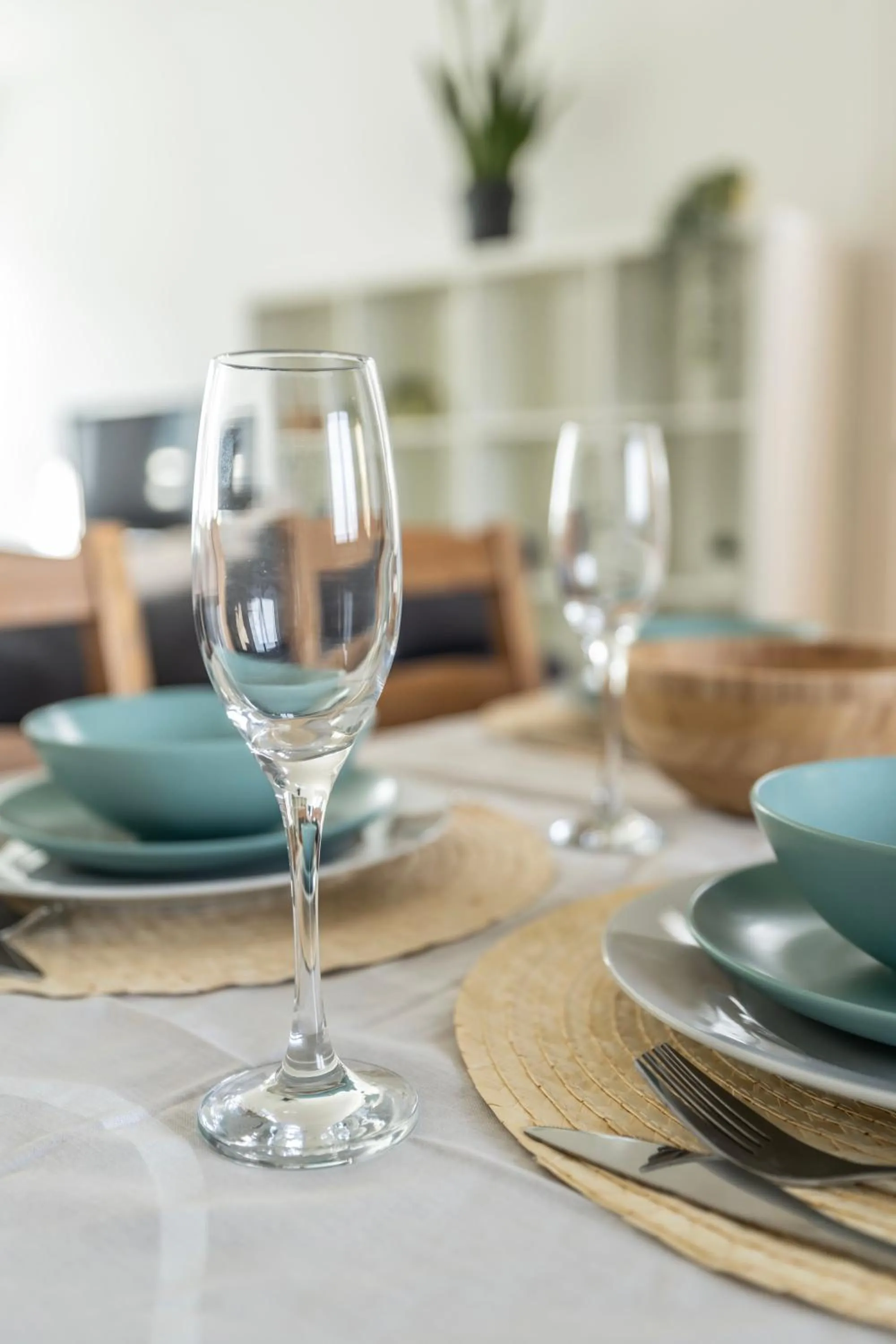 Dining area in Shoreditch Apartments by DC London Rooms