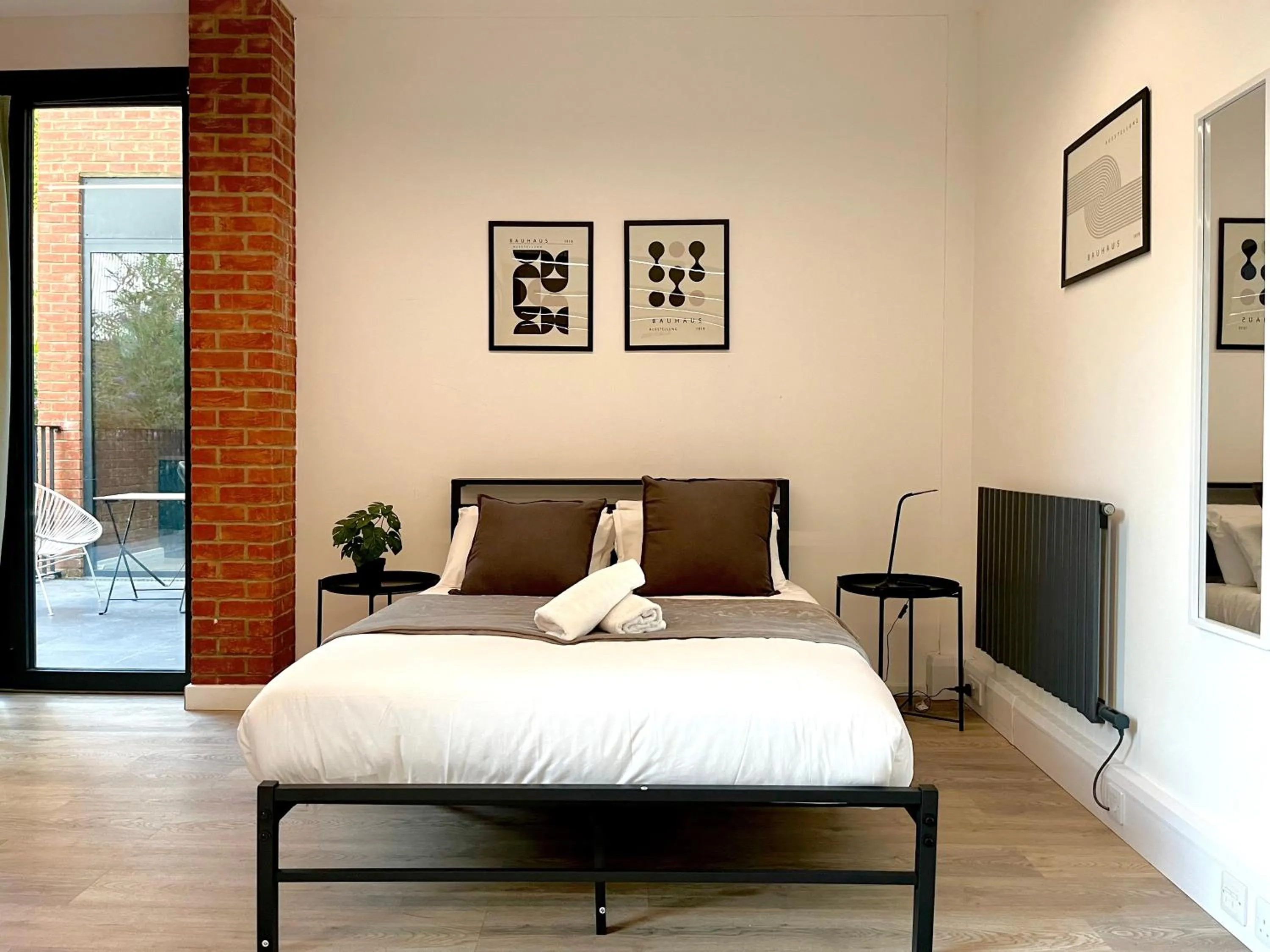 Bed in Shoreditch Apartments by PrimeCityHosts