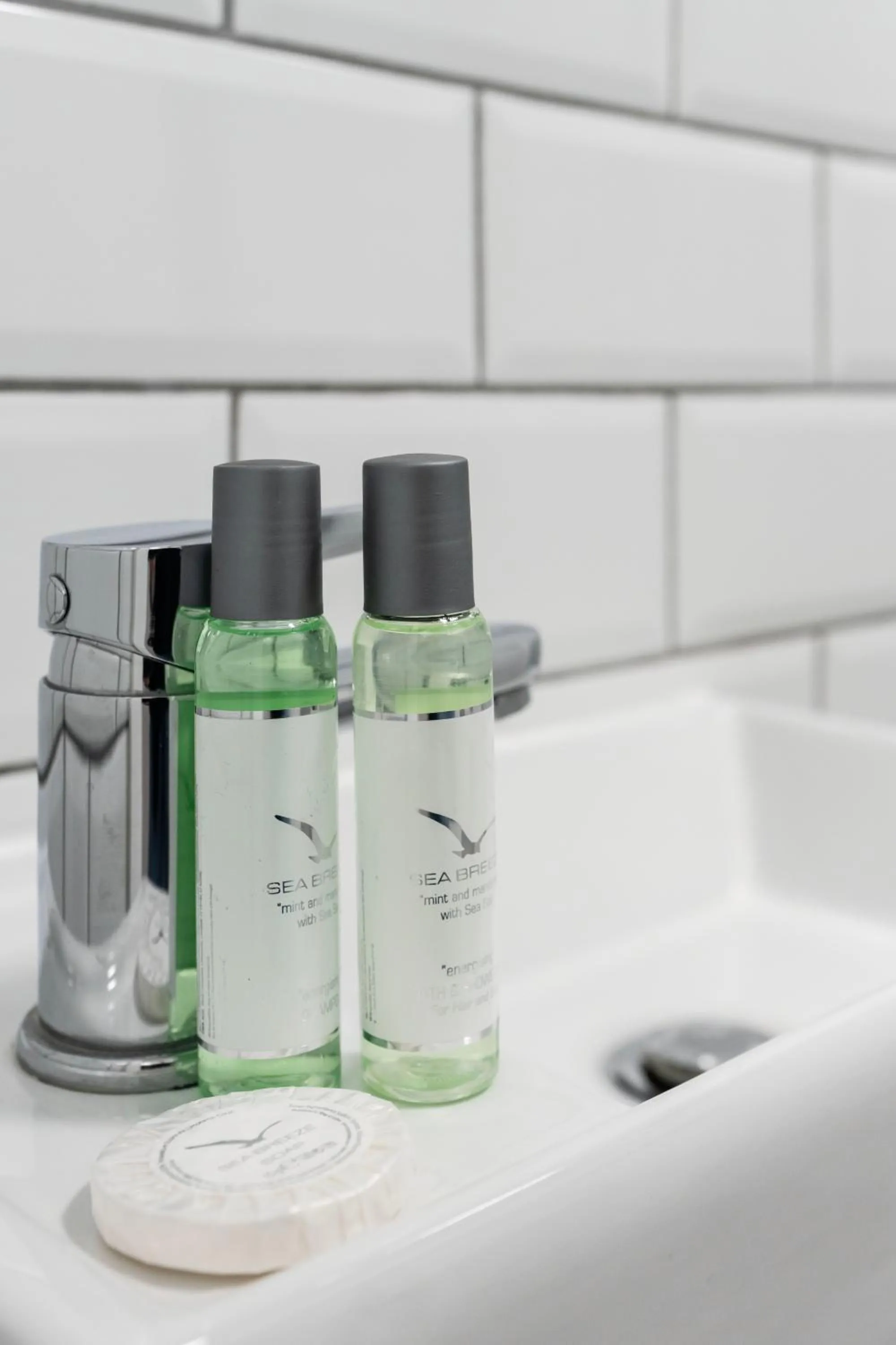 Bathroom in Shoreditch Apartments by DC London Rooms