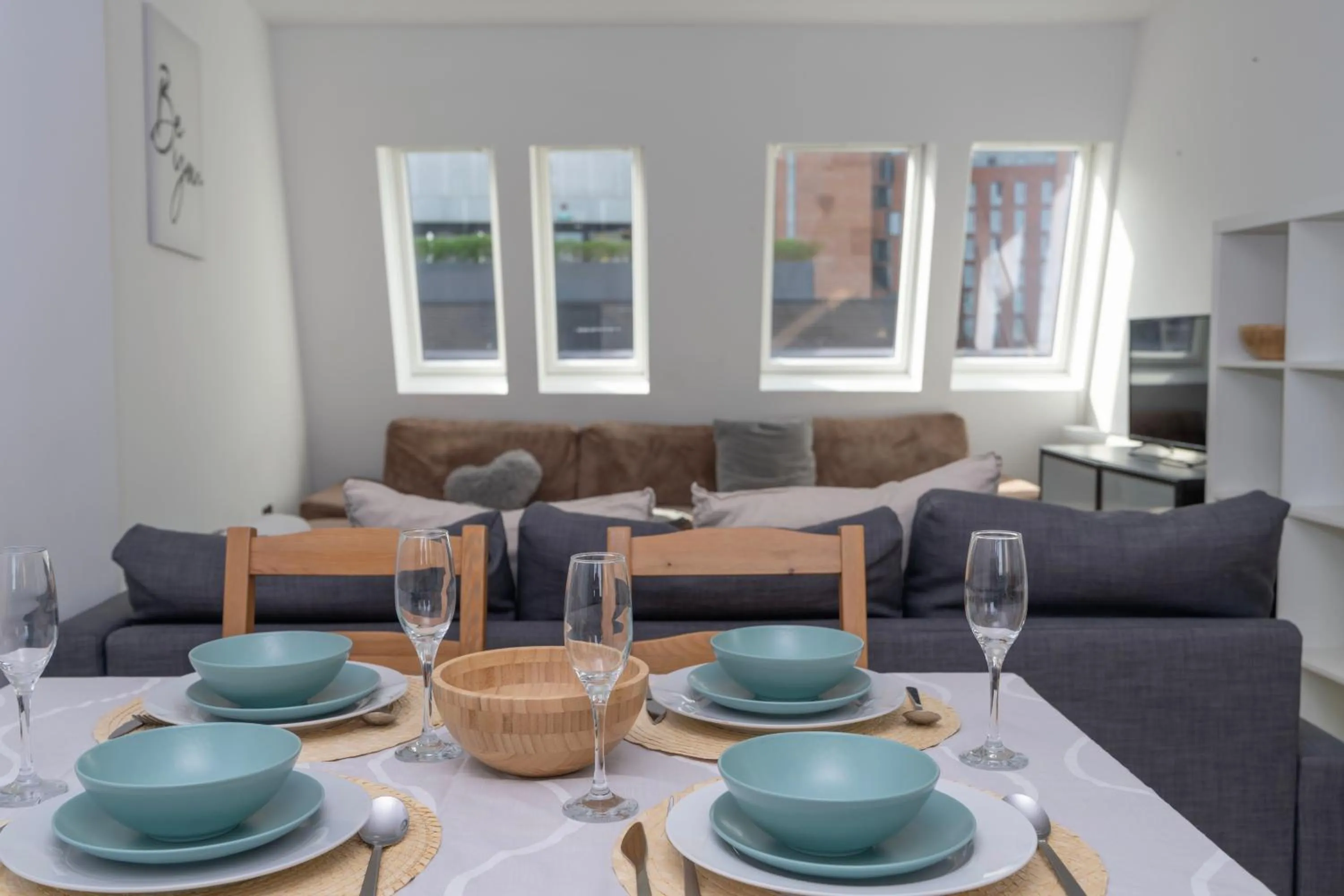 Dining area in Shoreditch Apartments by DC London Rooms