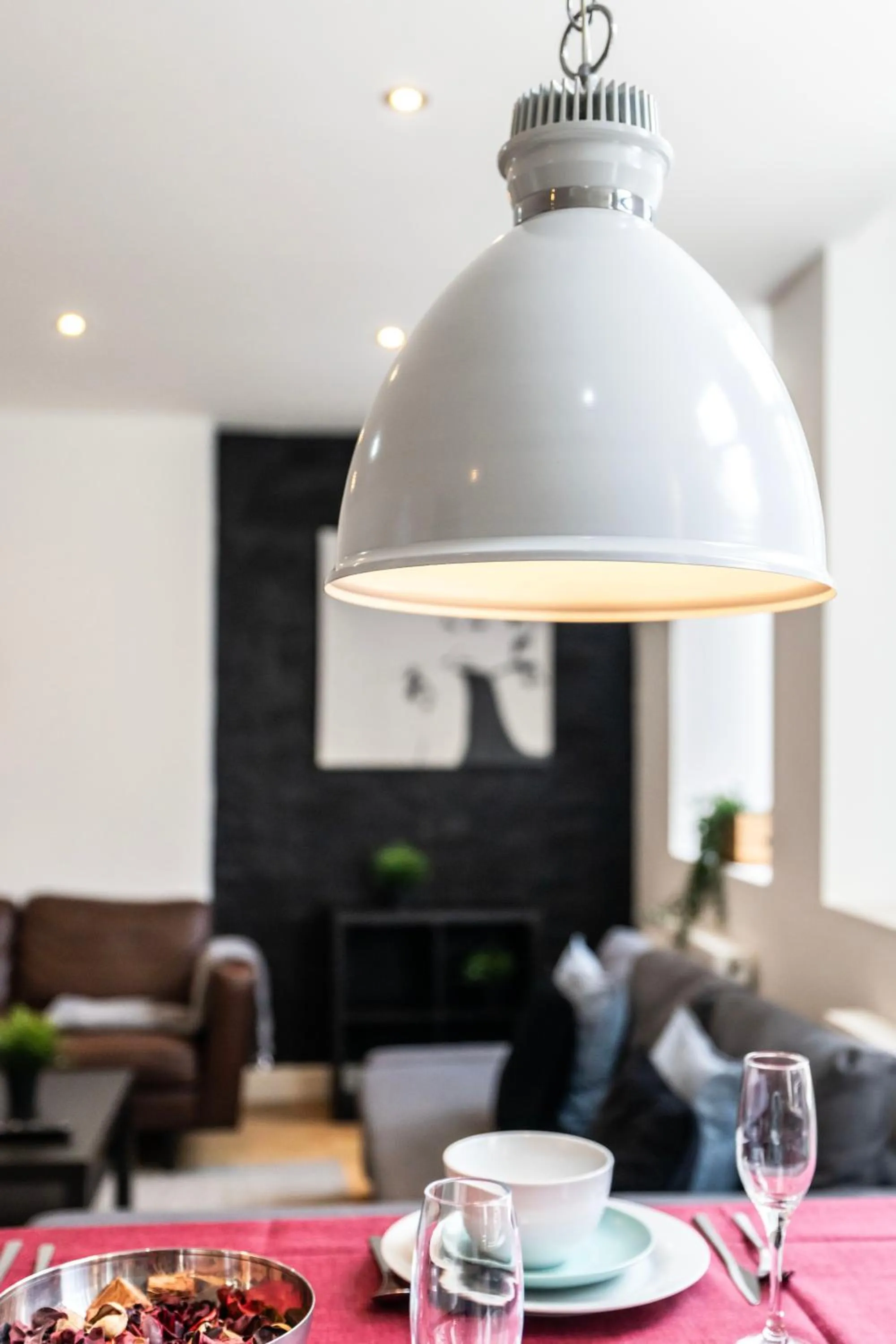 Dining area in Shoreditch Apartments by DC London Rooms