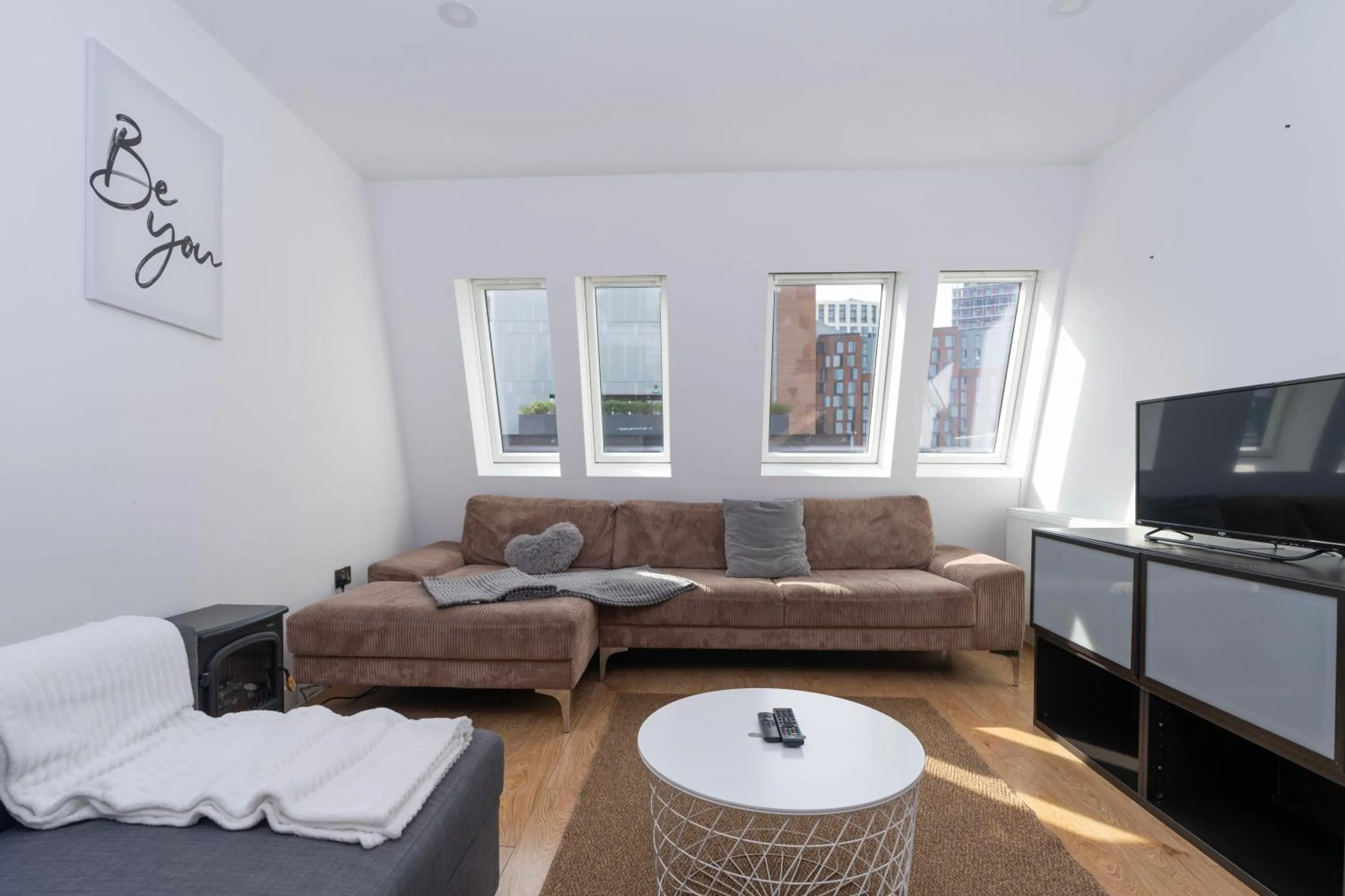 Living room in Shoreditch Apartments by DC London Rooms