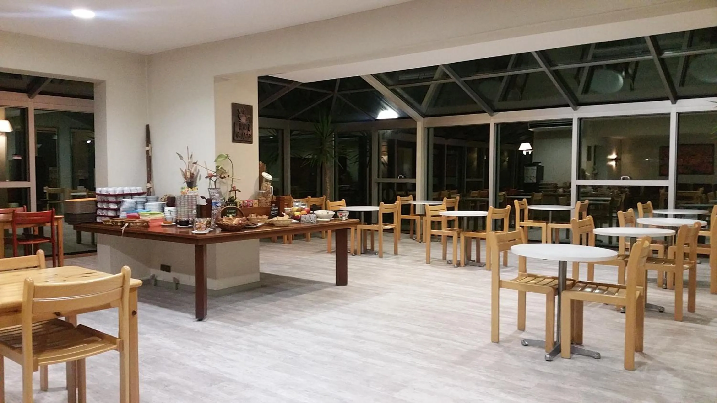 Restaurant/Places to Eat in Promotel