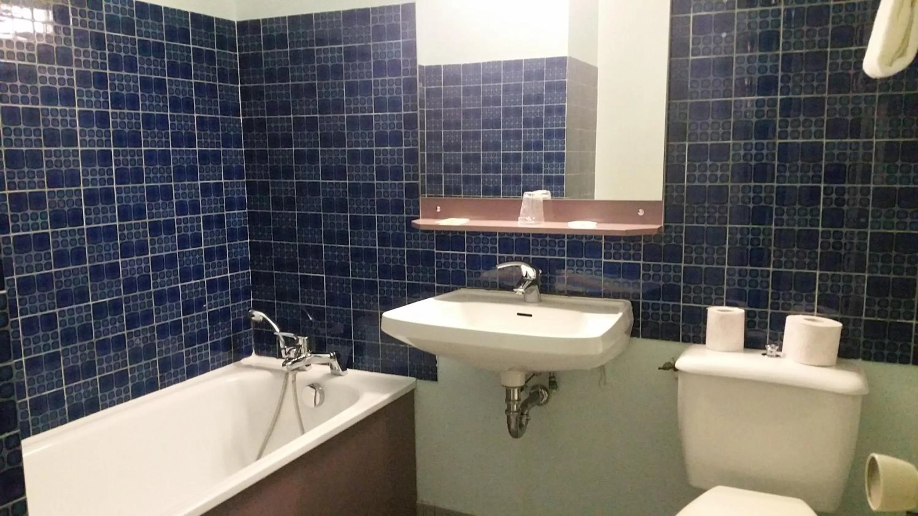 Bathroom in Promotel