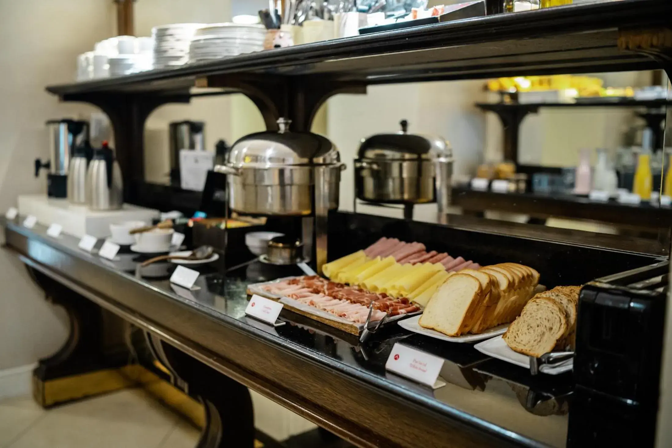 Food and drinks in Amérian Executive Córdoba Food and drinks in Amérian Executive Córdoba