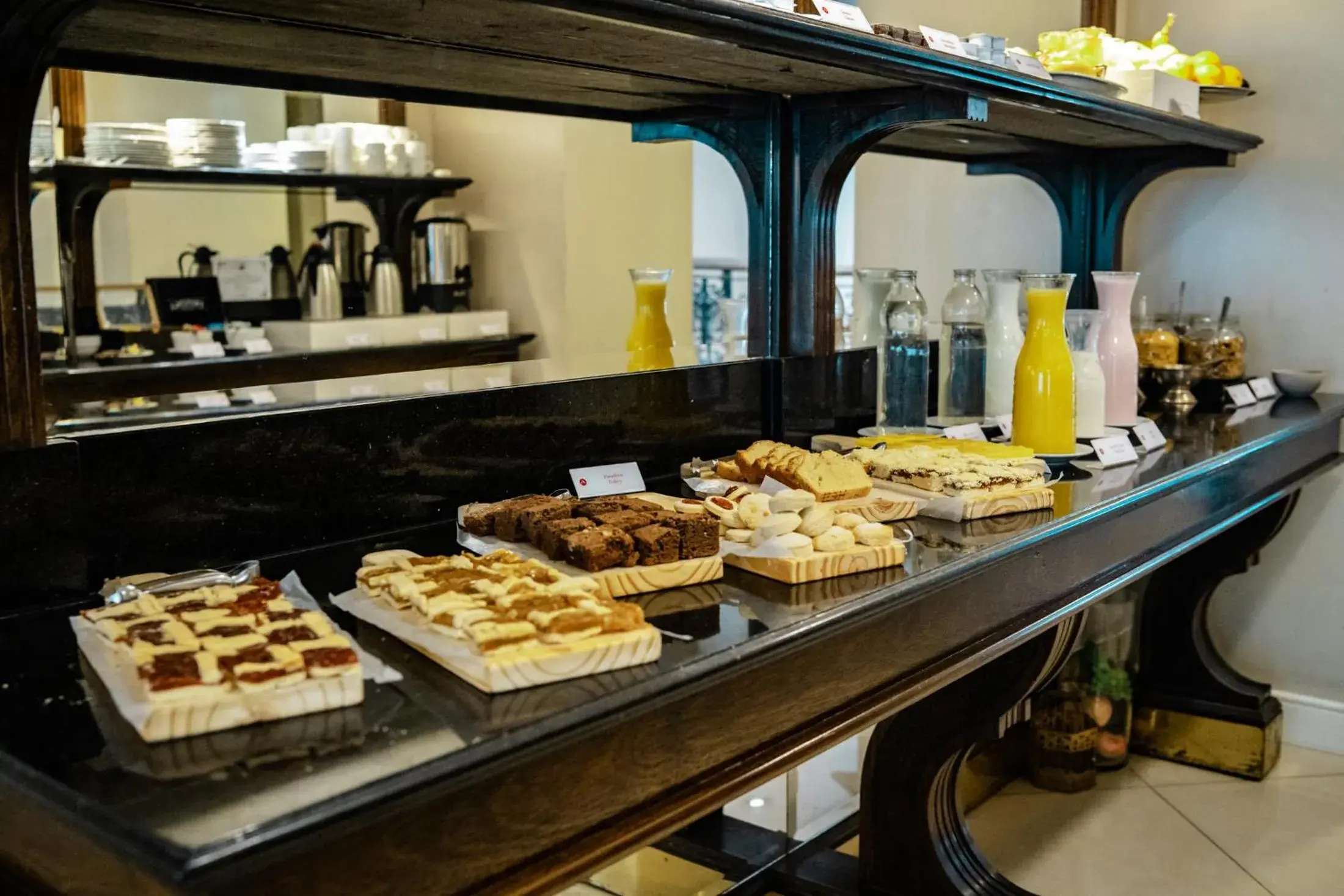 Food and drinks in Amérian Executive Córdoba Food and drinks in Amérian Executive Córdoba