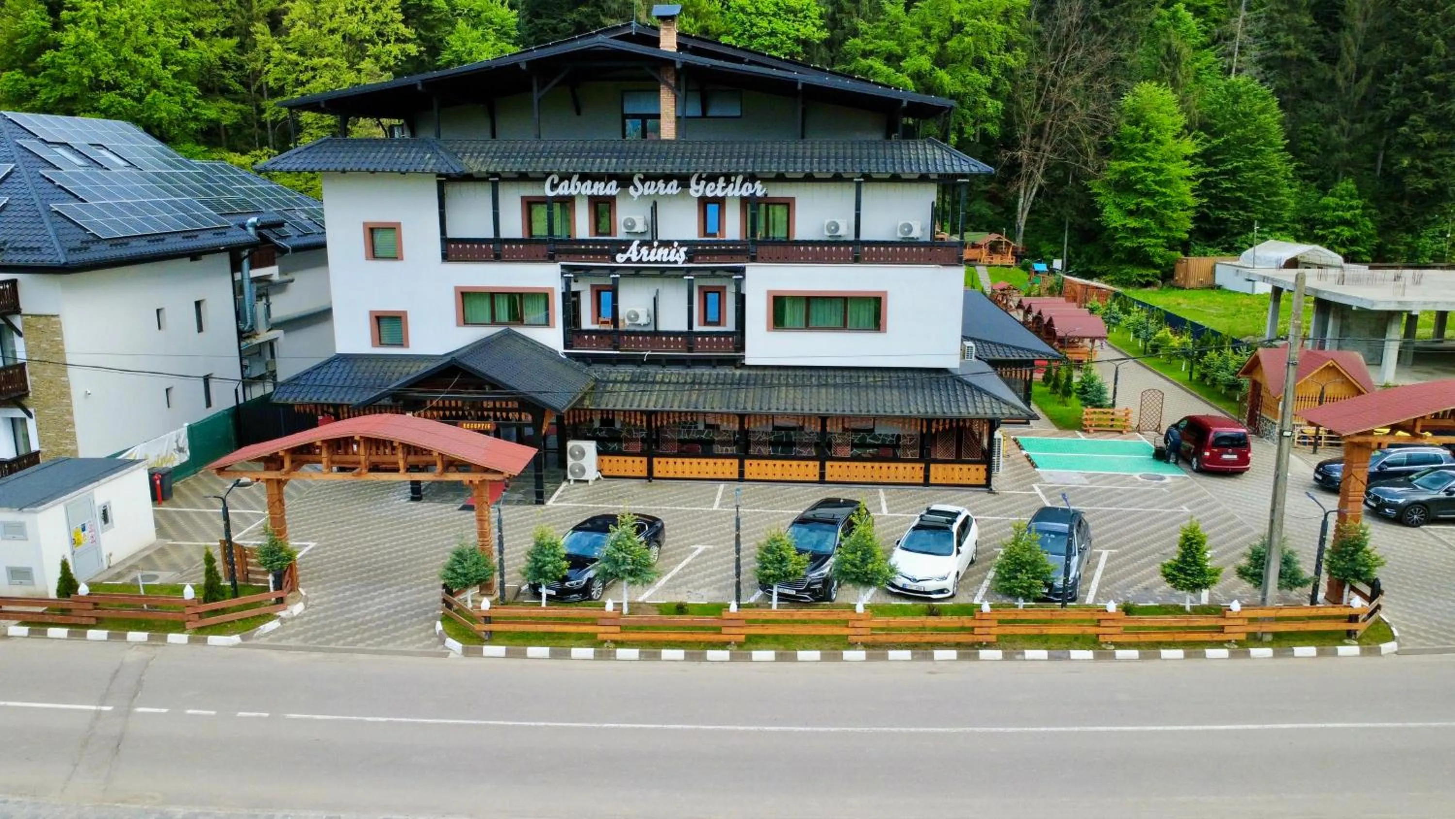 Property building in Cabana Sura Getilor Arinis