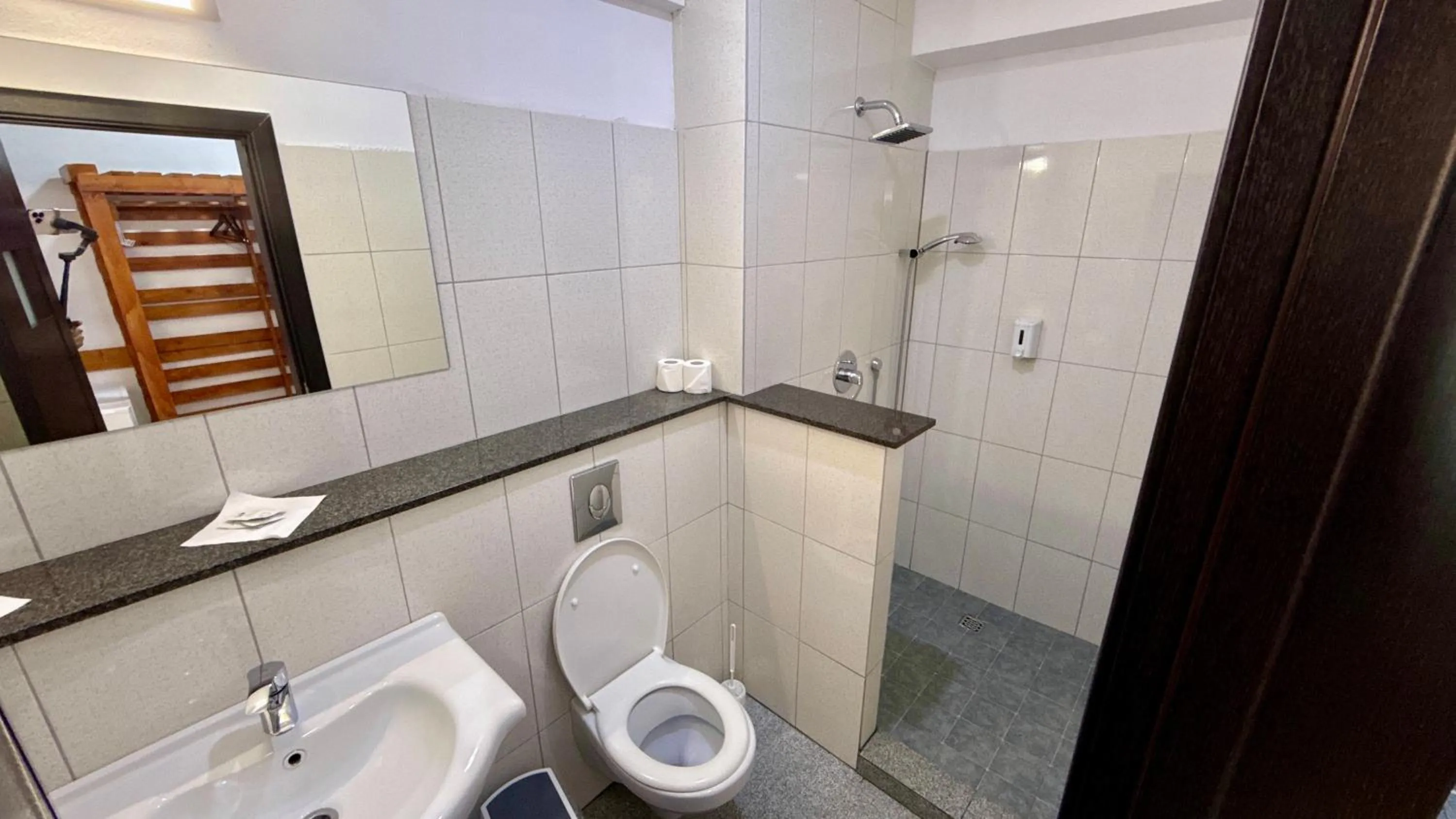 Shower in Cabana Sura Getilor Arinis