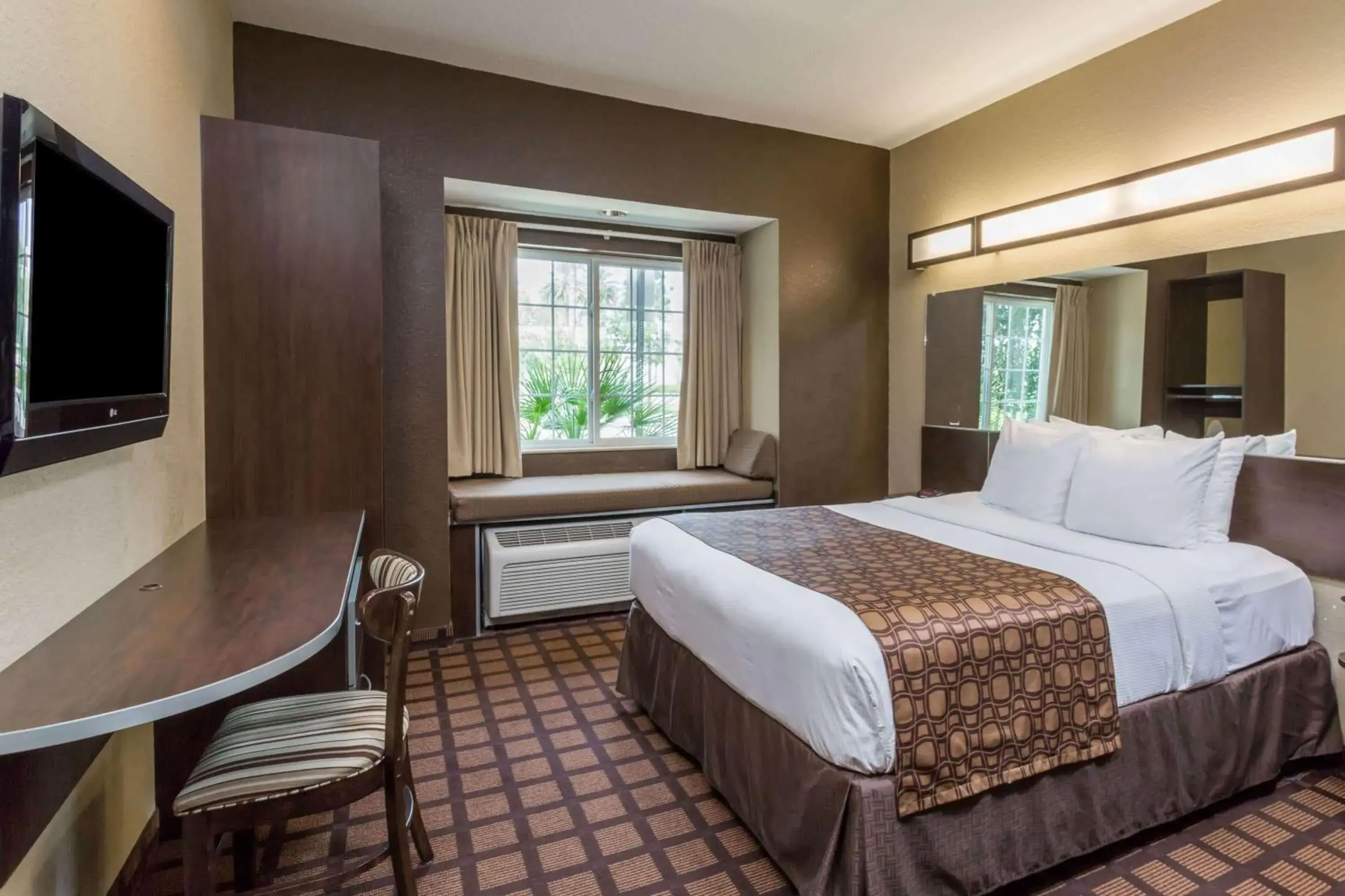 Photo of the whole room, Bed in Microtel Inn & Suites by Wyndham Jacksonville Airport Photo of the whole room, Bed in Microtel Inn & Suites by Wyndham Jacksonville Airport