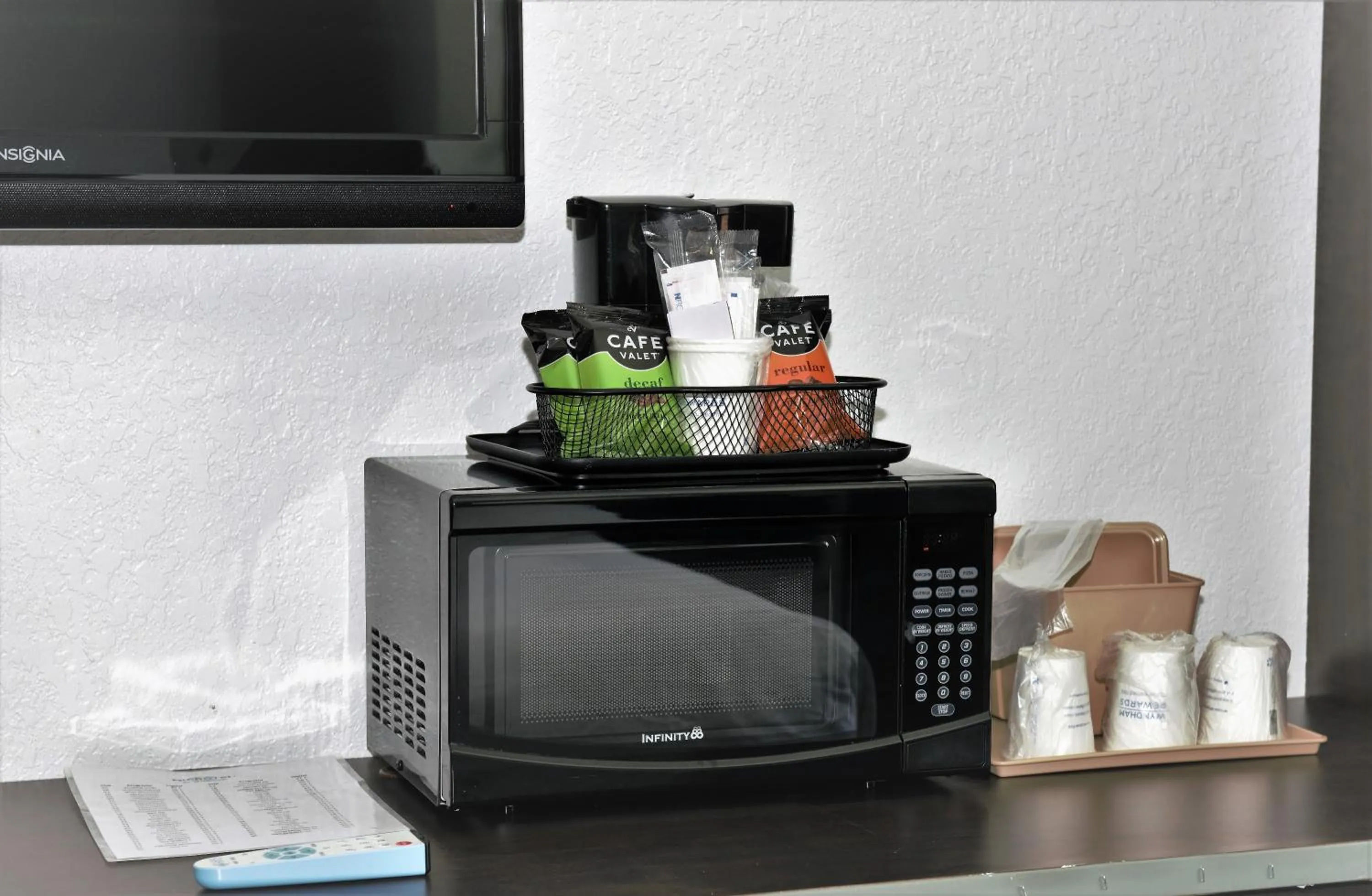 Coffee/tea facilities in Microtel Inn & Suites by Wyndham Jacksonville Airport