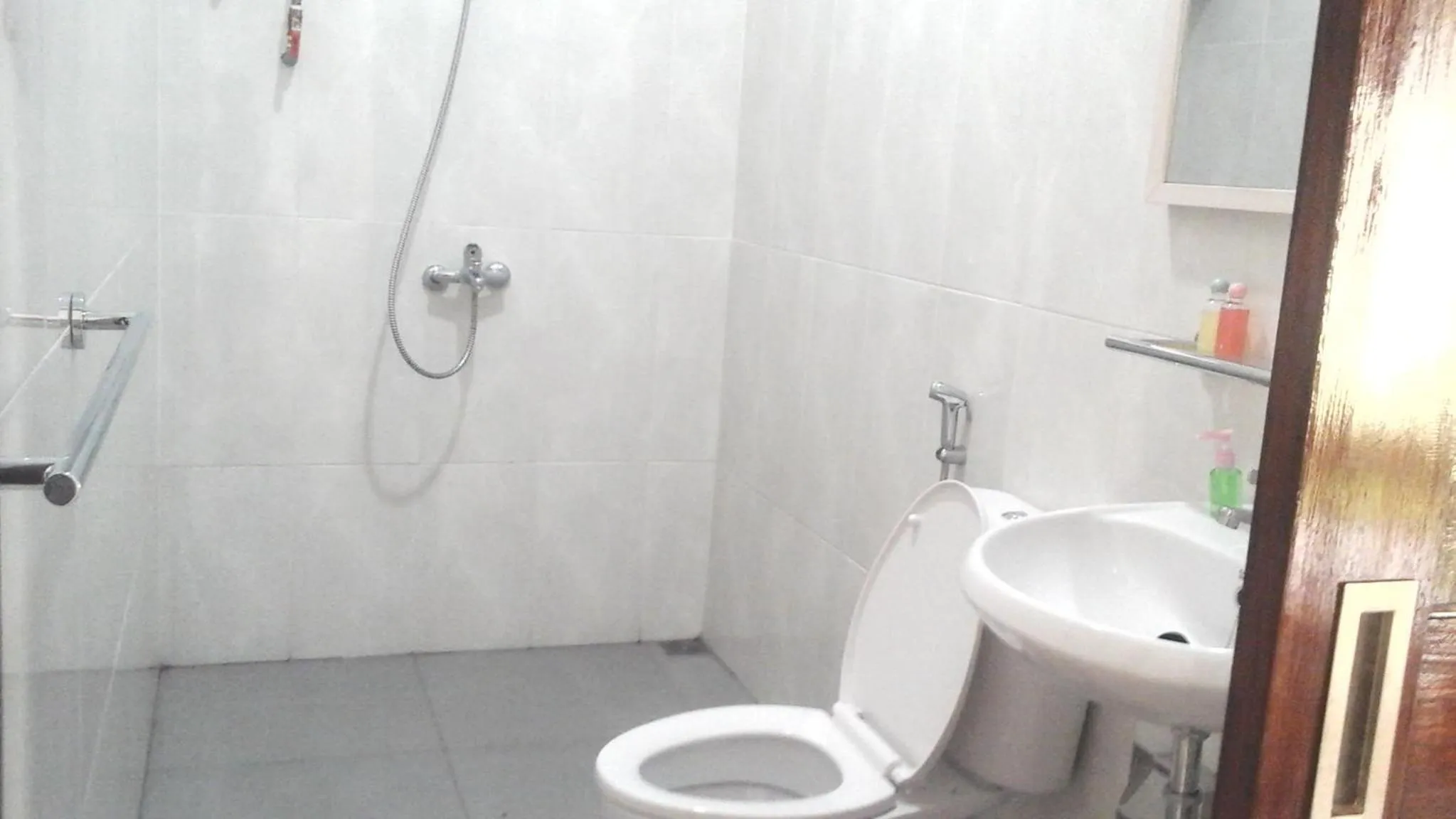 Shower in villa tom and jerry