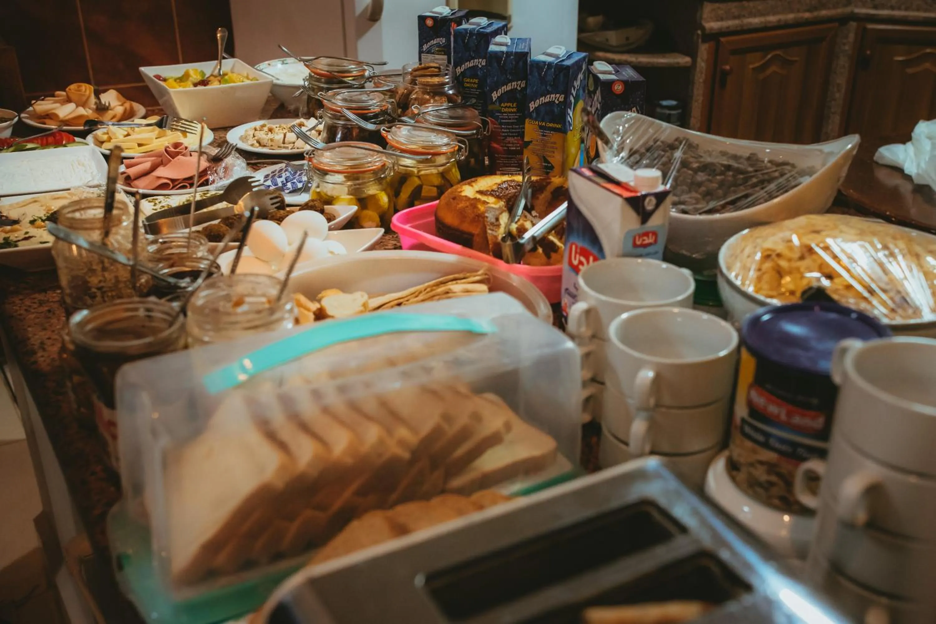 Restaurant/places to eat in Over Mountains Hotel