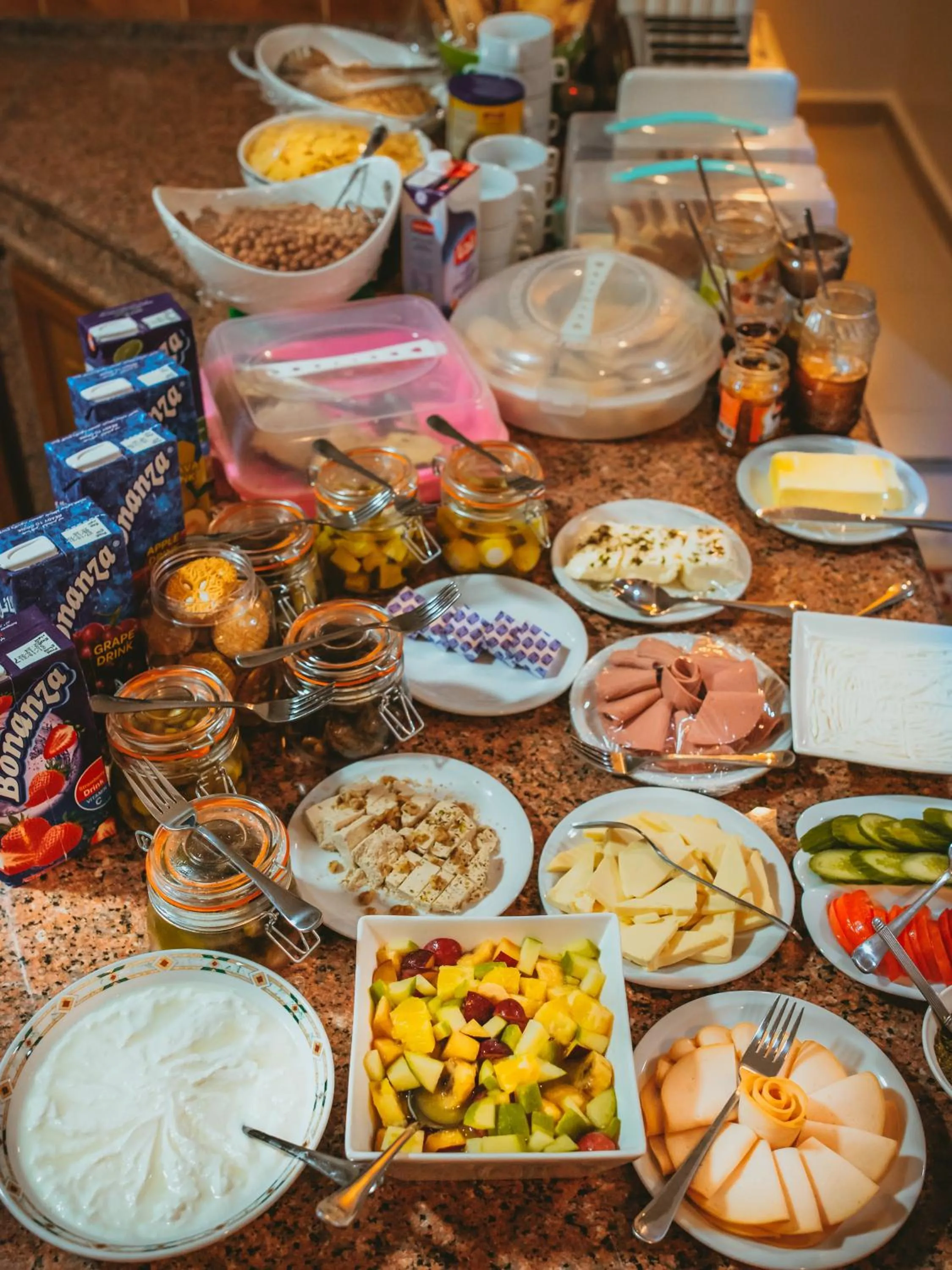 Restaurant/places to eat in Over Mountains Hotel