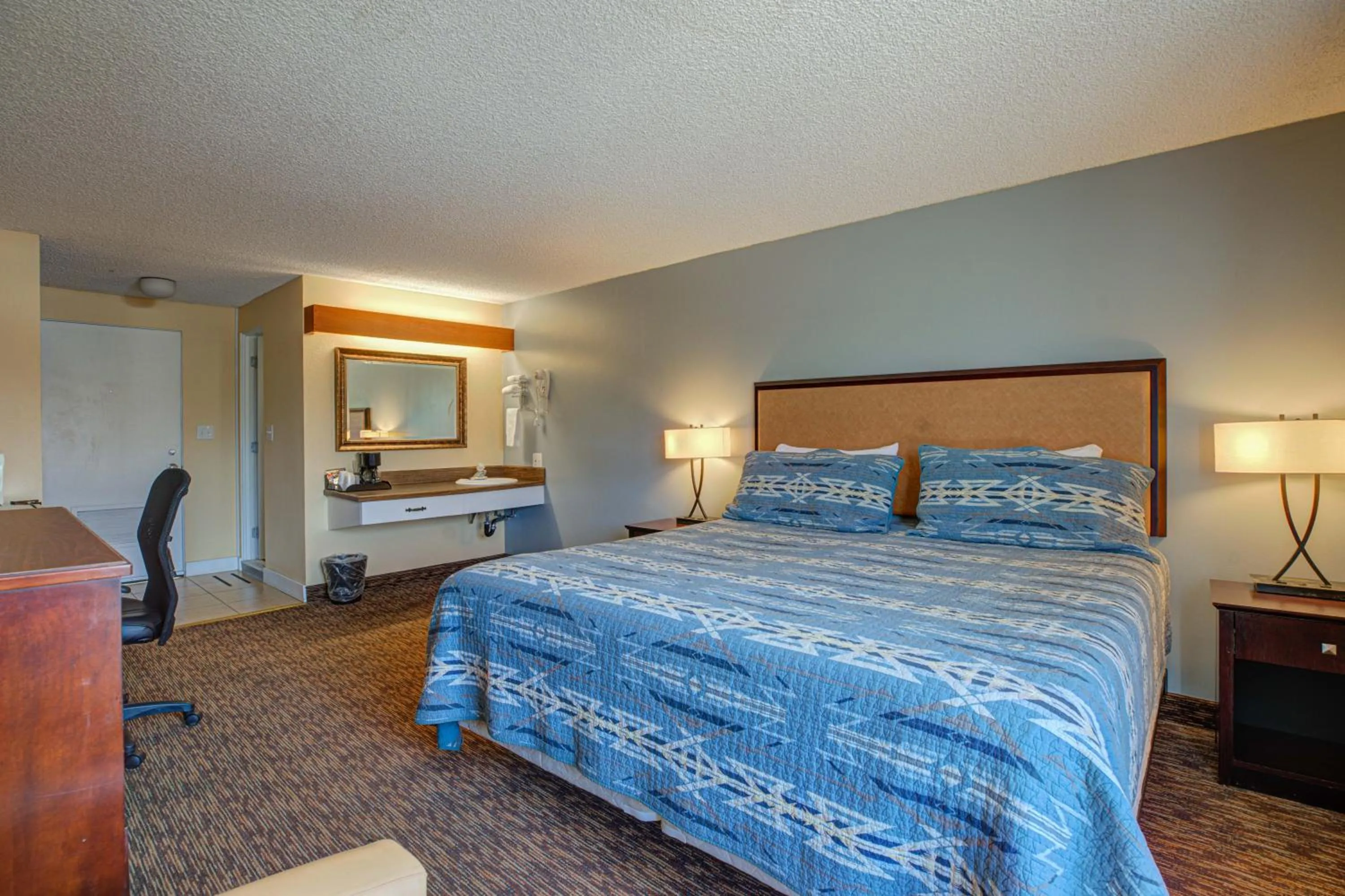 Bed in Columbia Gorge Inn