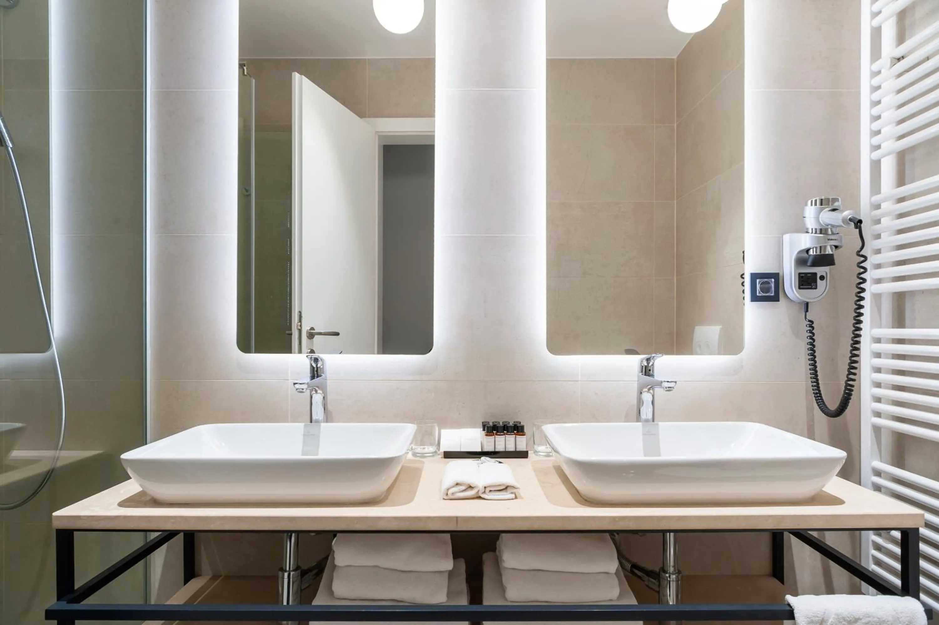 Shower in MANDA Heritage Hotel