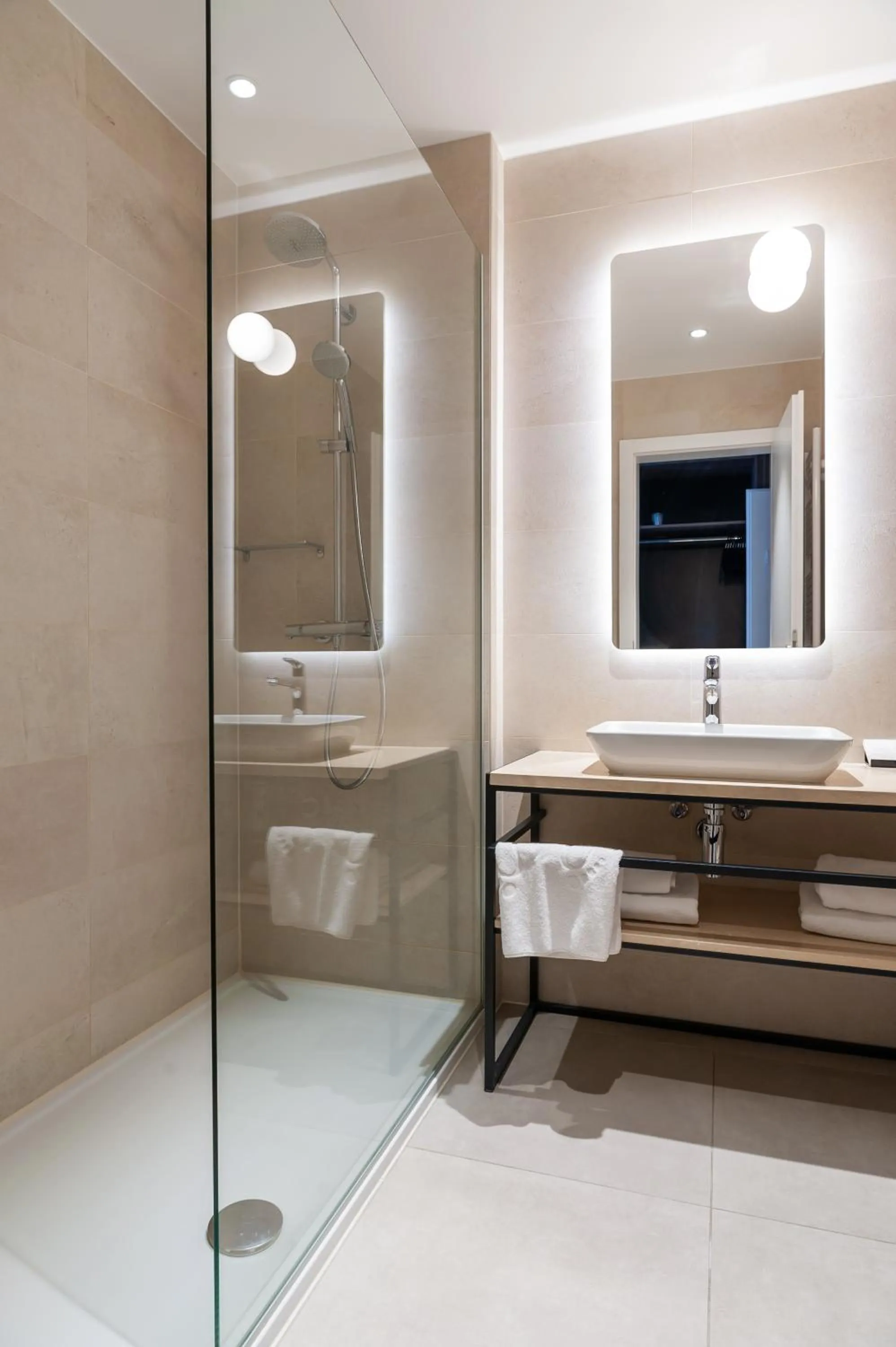 Shower in MANDA Heritage Hotel