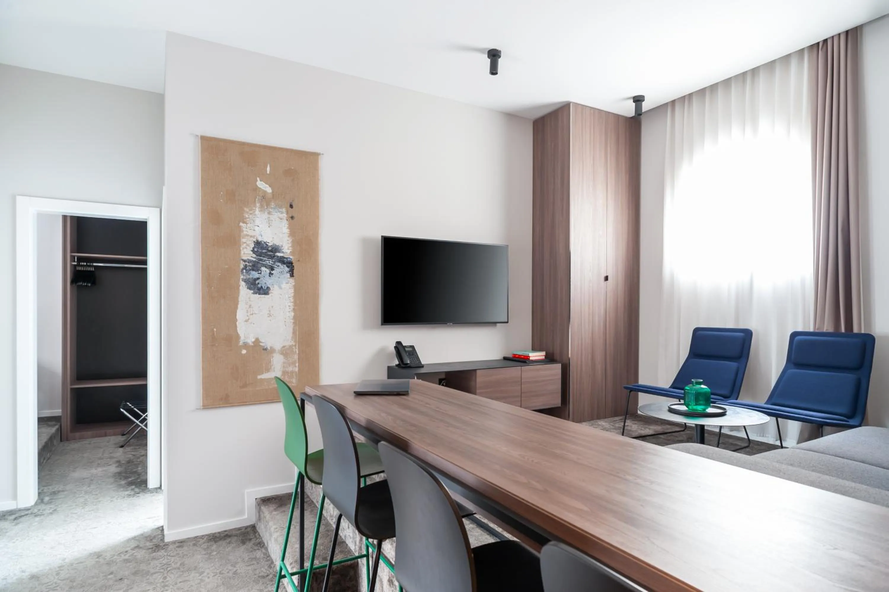 Communal lounge/ TV room in MANDA Heritage Hotel