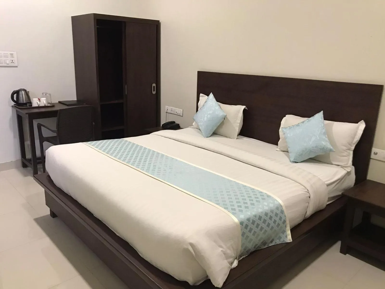 Photo of the whole room, Bed in Jeenmount Heritage Boutique Hotel