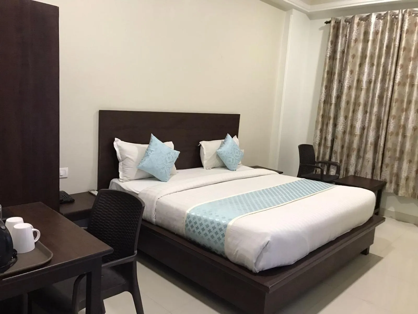 Photo of the whole room, Bed in Jeenmount Heritage Boutique Hotel