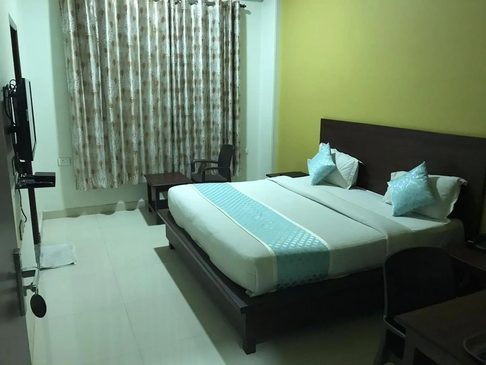 Photo of the whole room, Bed in Jeenmount Heritage Boutique Hotel