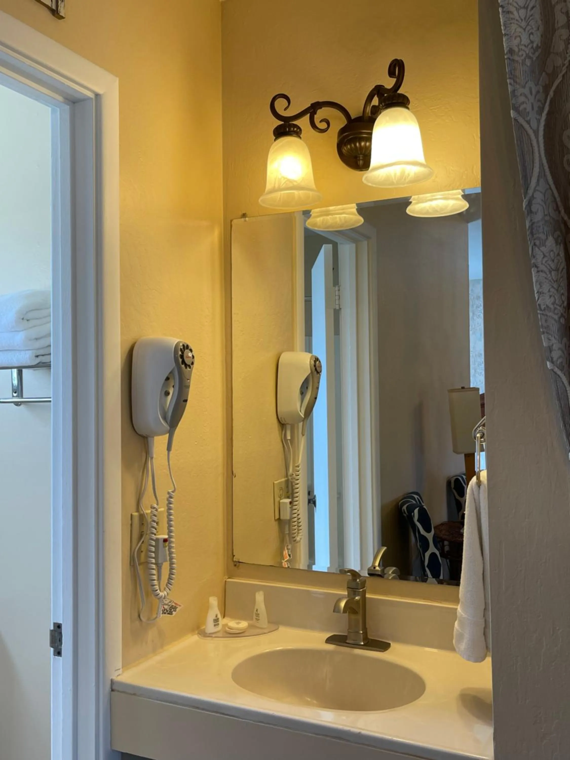 Bathroom in Chardonnay Lodge