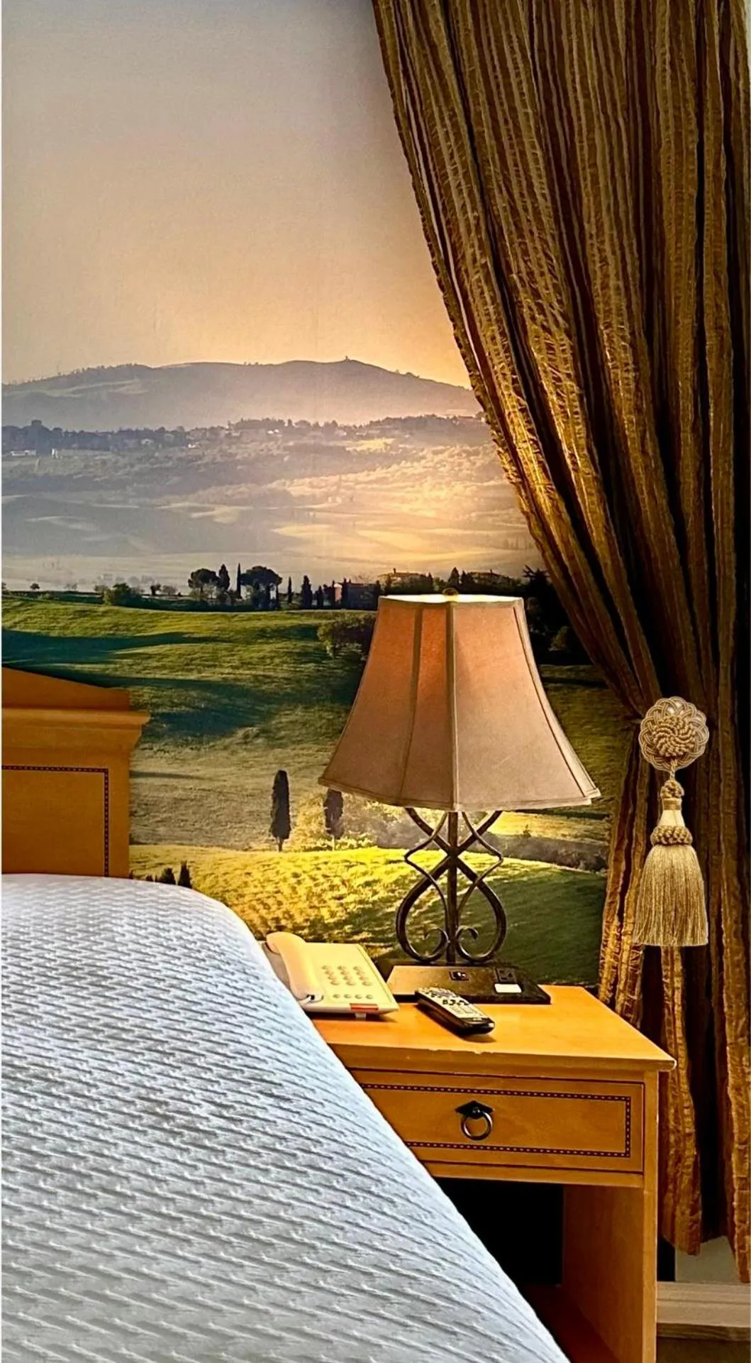 Property building, Bed in Chardonnay Lodge