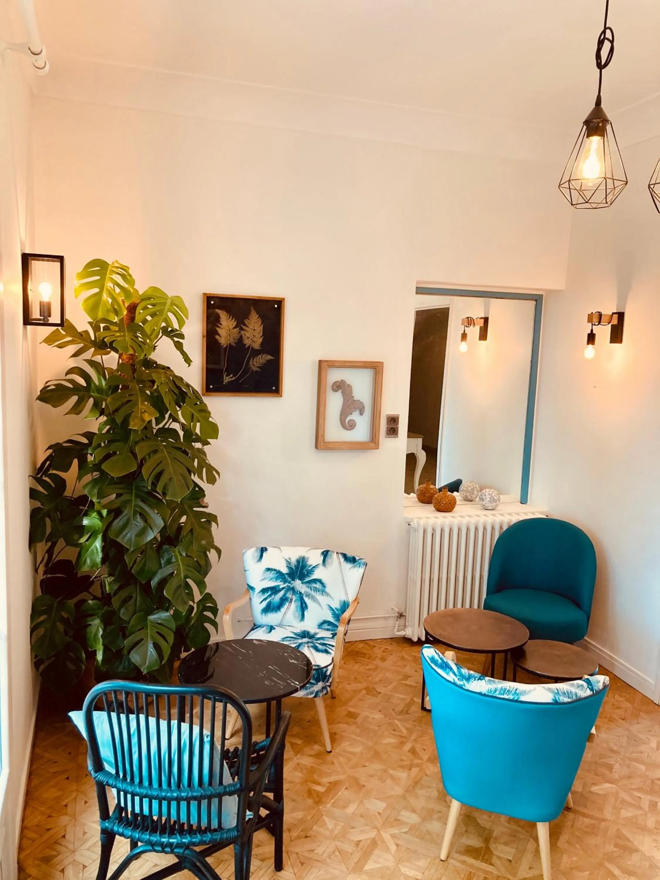 Living room in Logis Hotel Le Blason de Provence