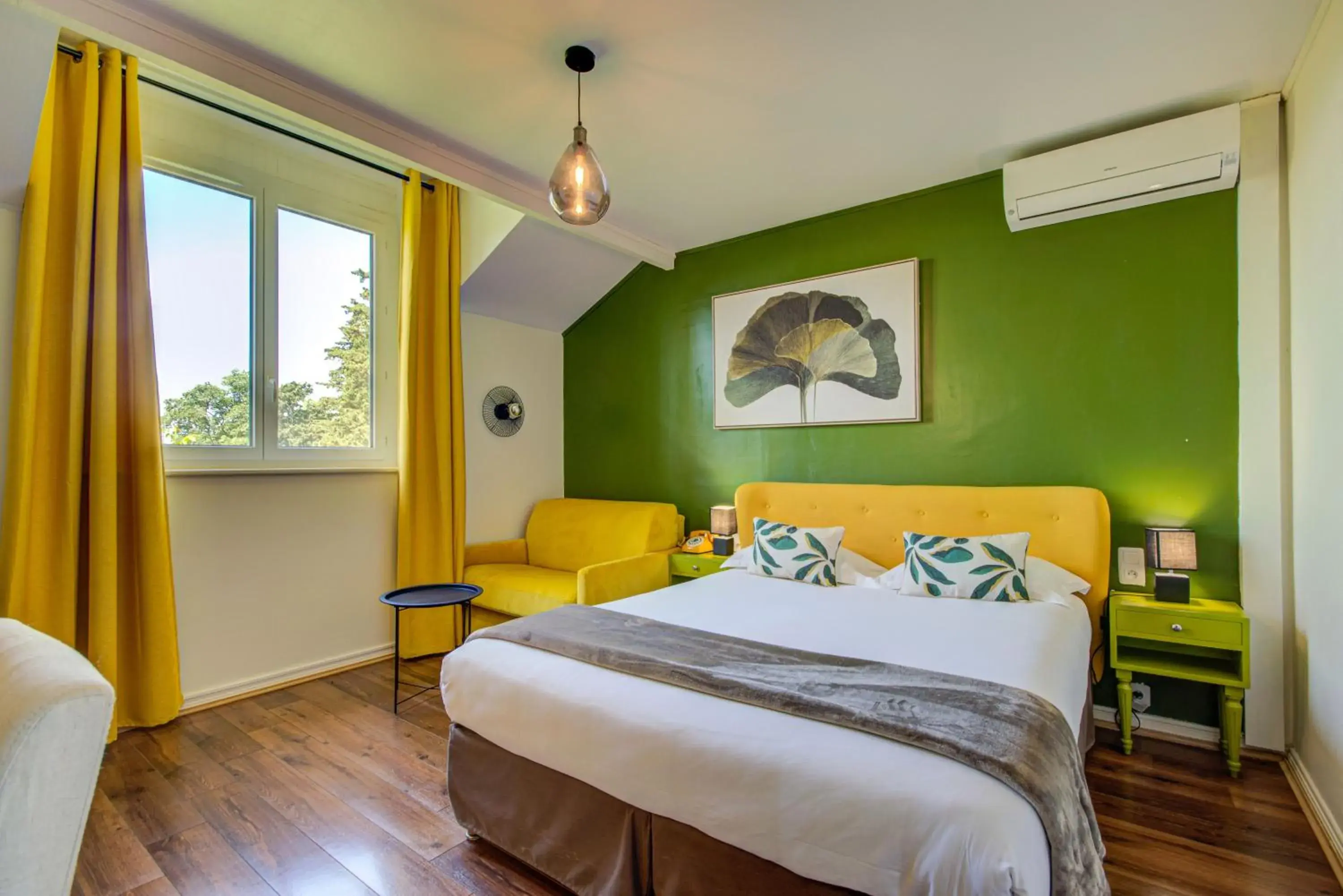 Bed in Logis Hotel Le Blason de Provence Bed in Logis Hotel Le Blason de Provence