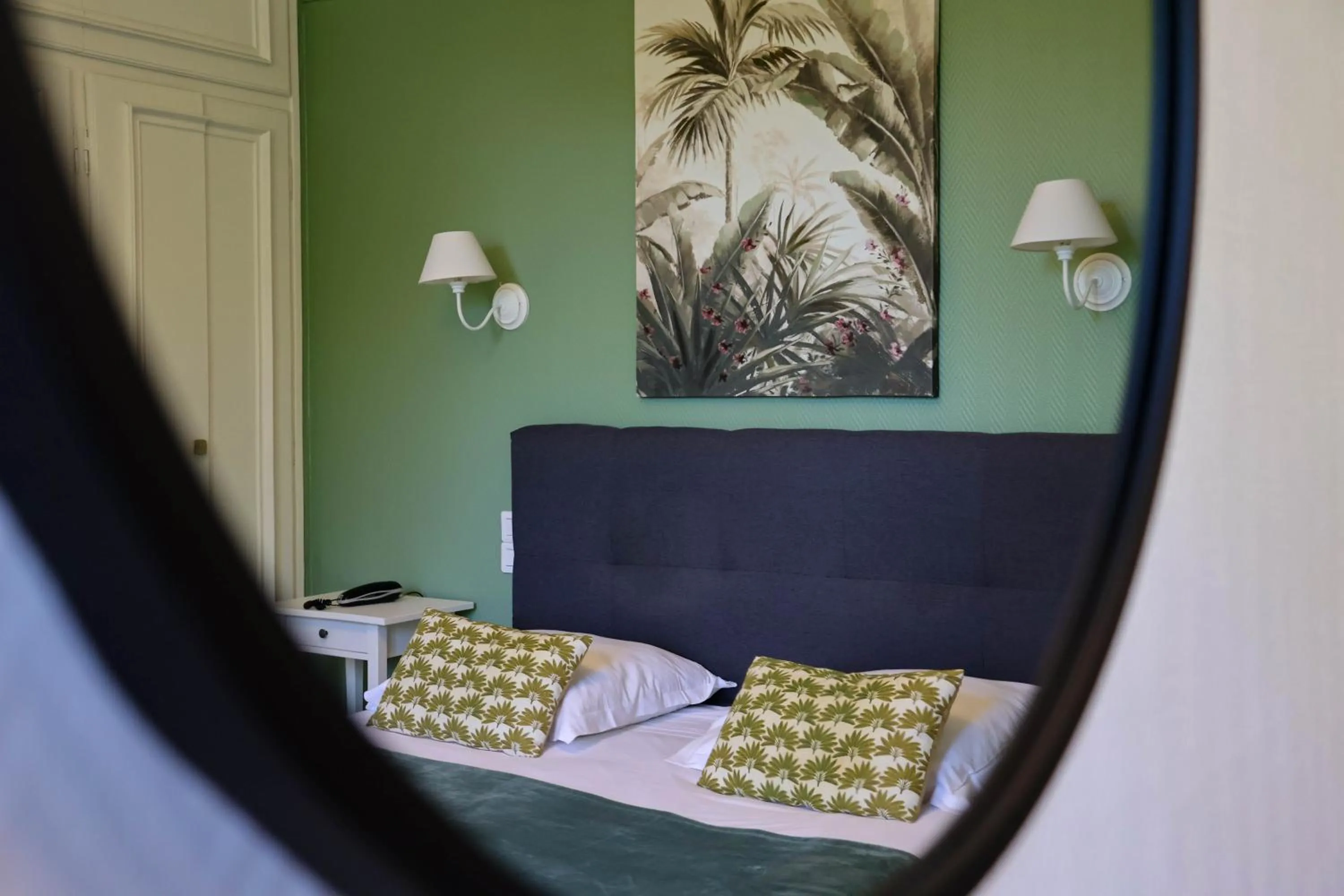 Bedroom, Bed in Logis Hotel Le Blason de Provence