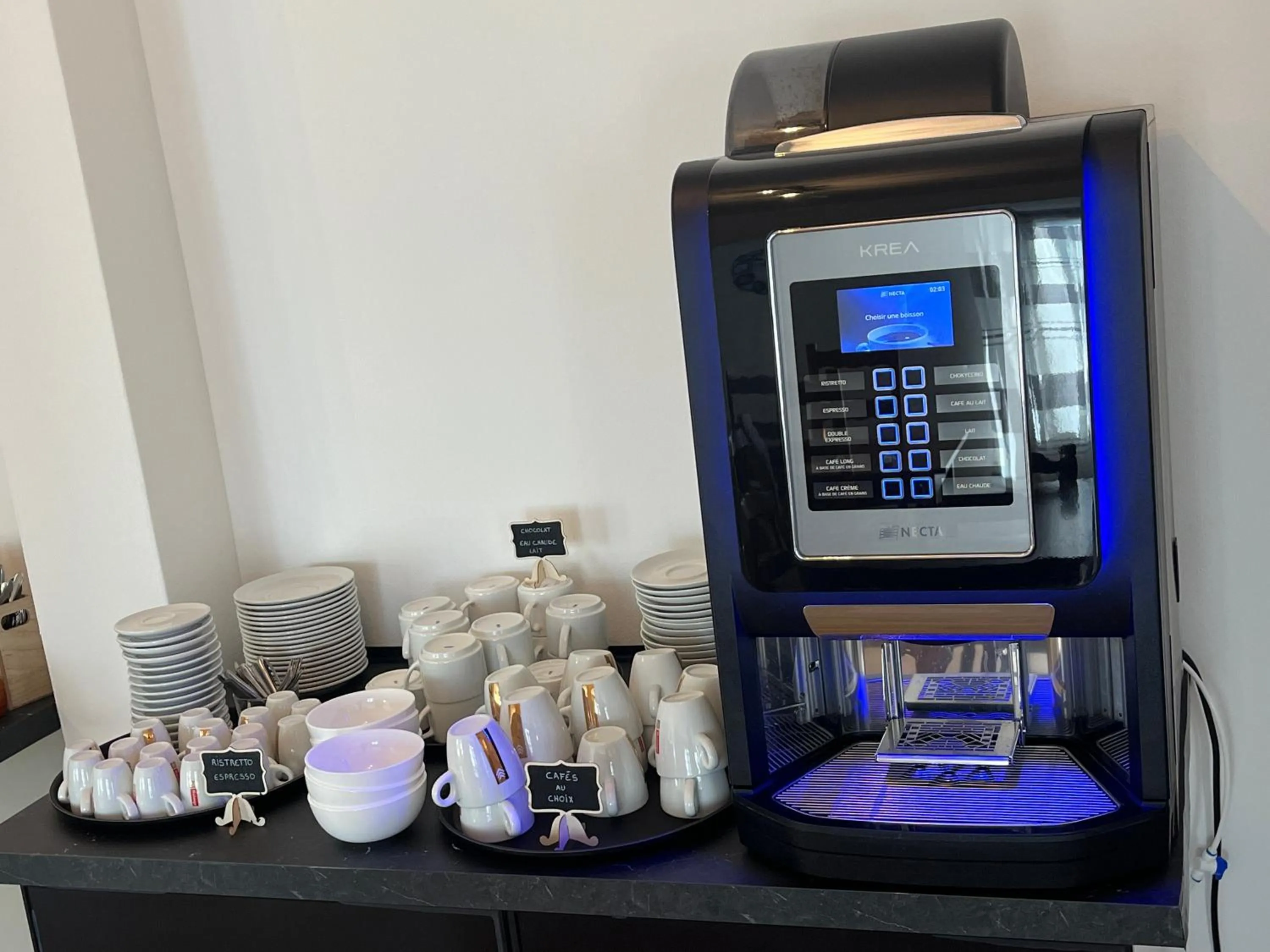 vending machine in Hôtel Le Lyon Vert Commentry