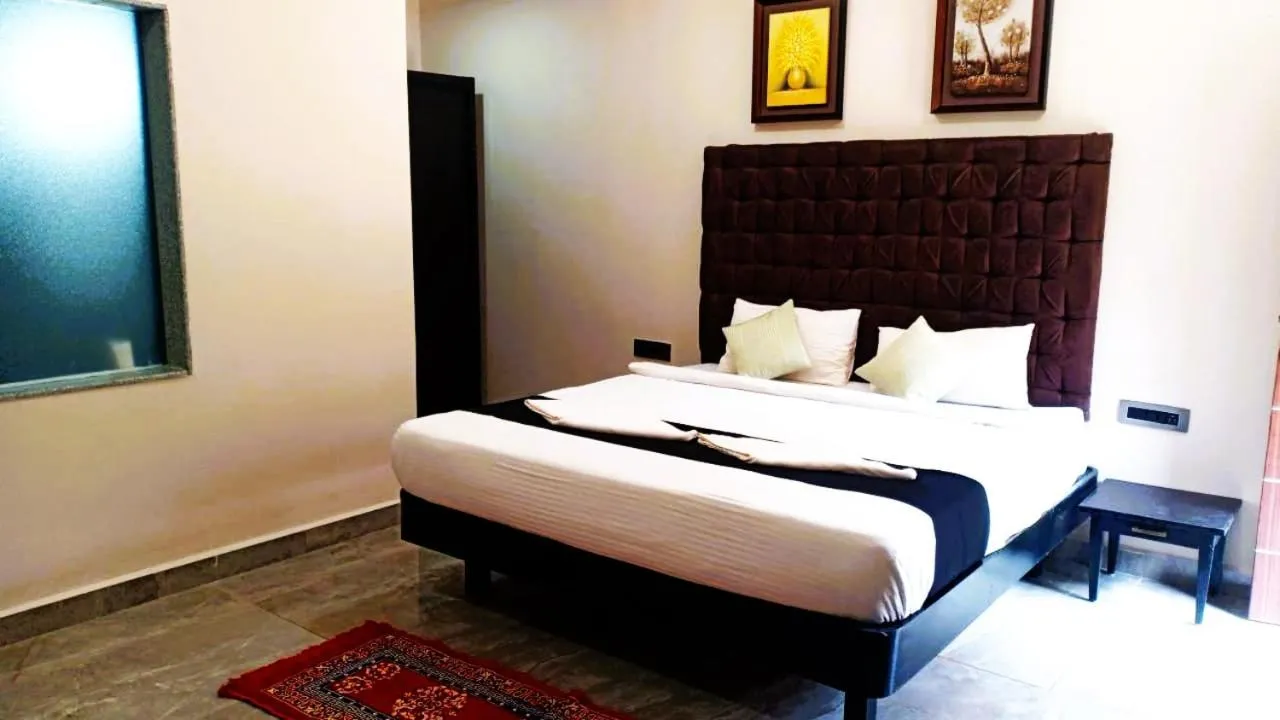 Bed in Sea Shell Beach Cottages & Suites