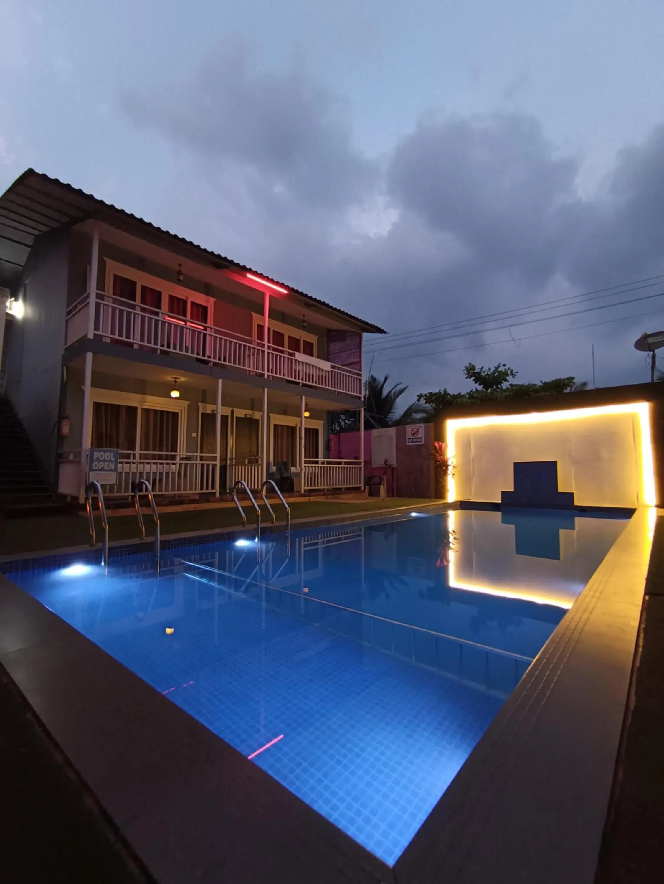 Sea Shell Beach Cottages & Suites