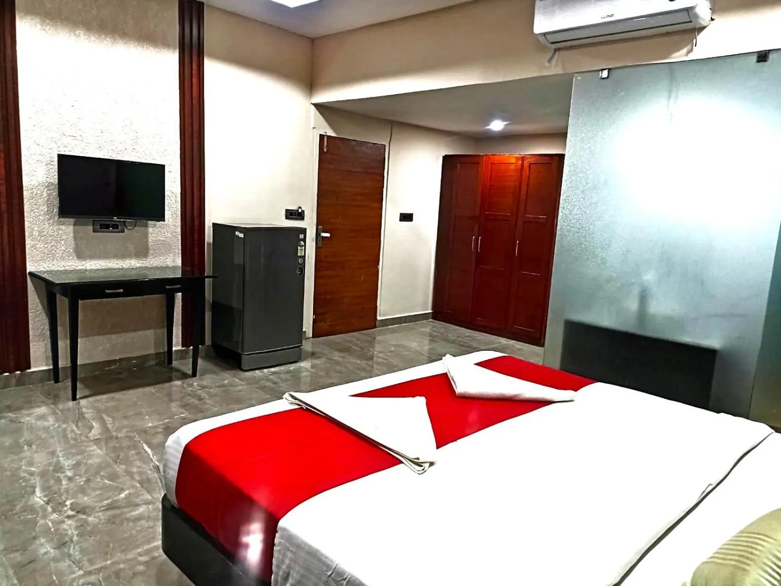 Bed in Sea Shell Beach Cottages & Suites