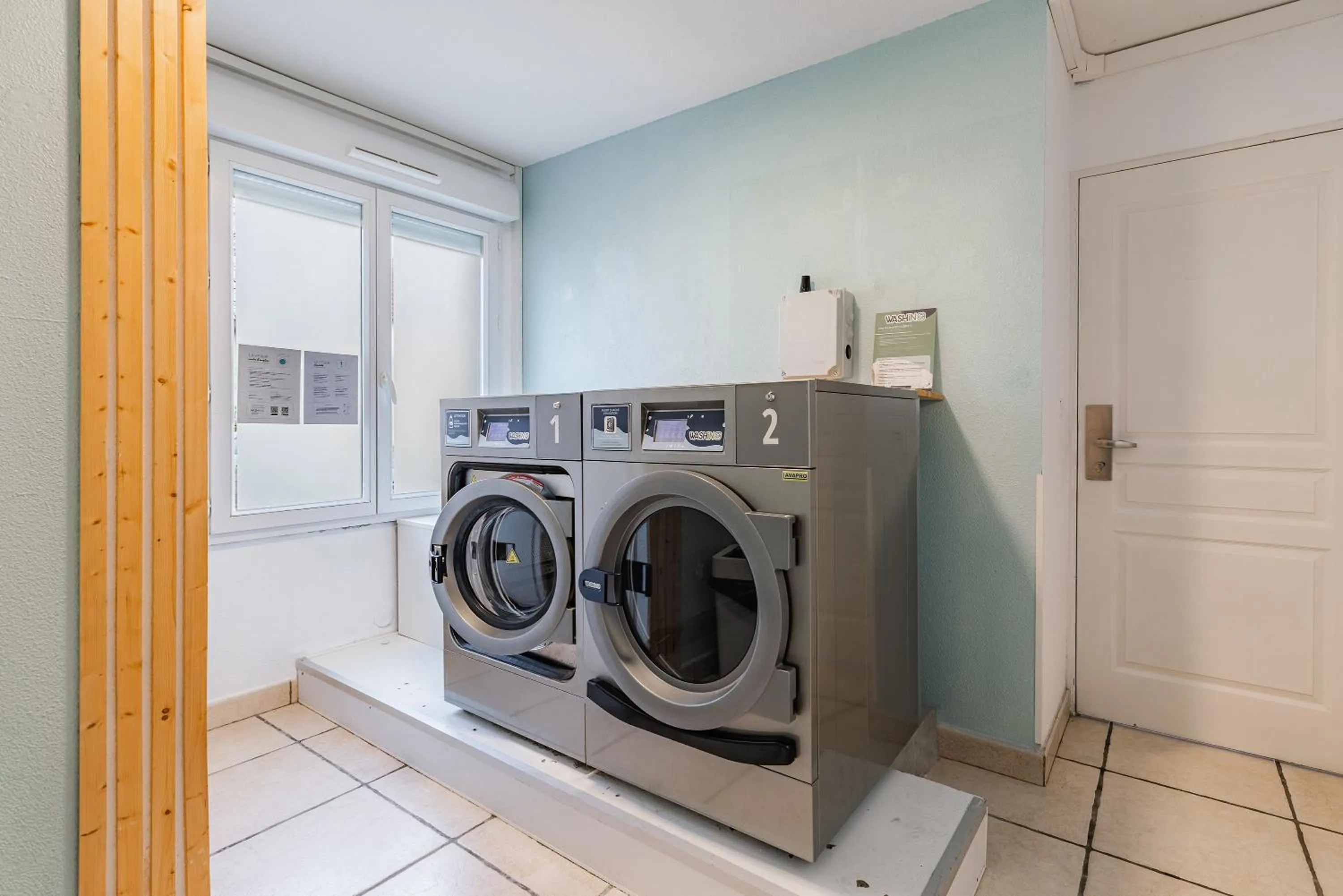 washing machine in Appart'City Classic Dijon - Toison D'Or